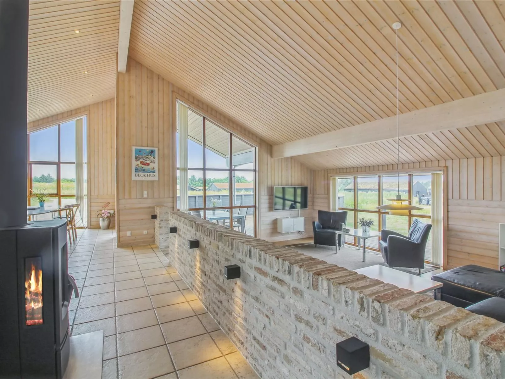 "Ran" - 1.5km from the sea-Drinnen