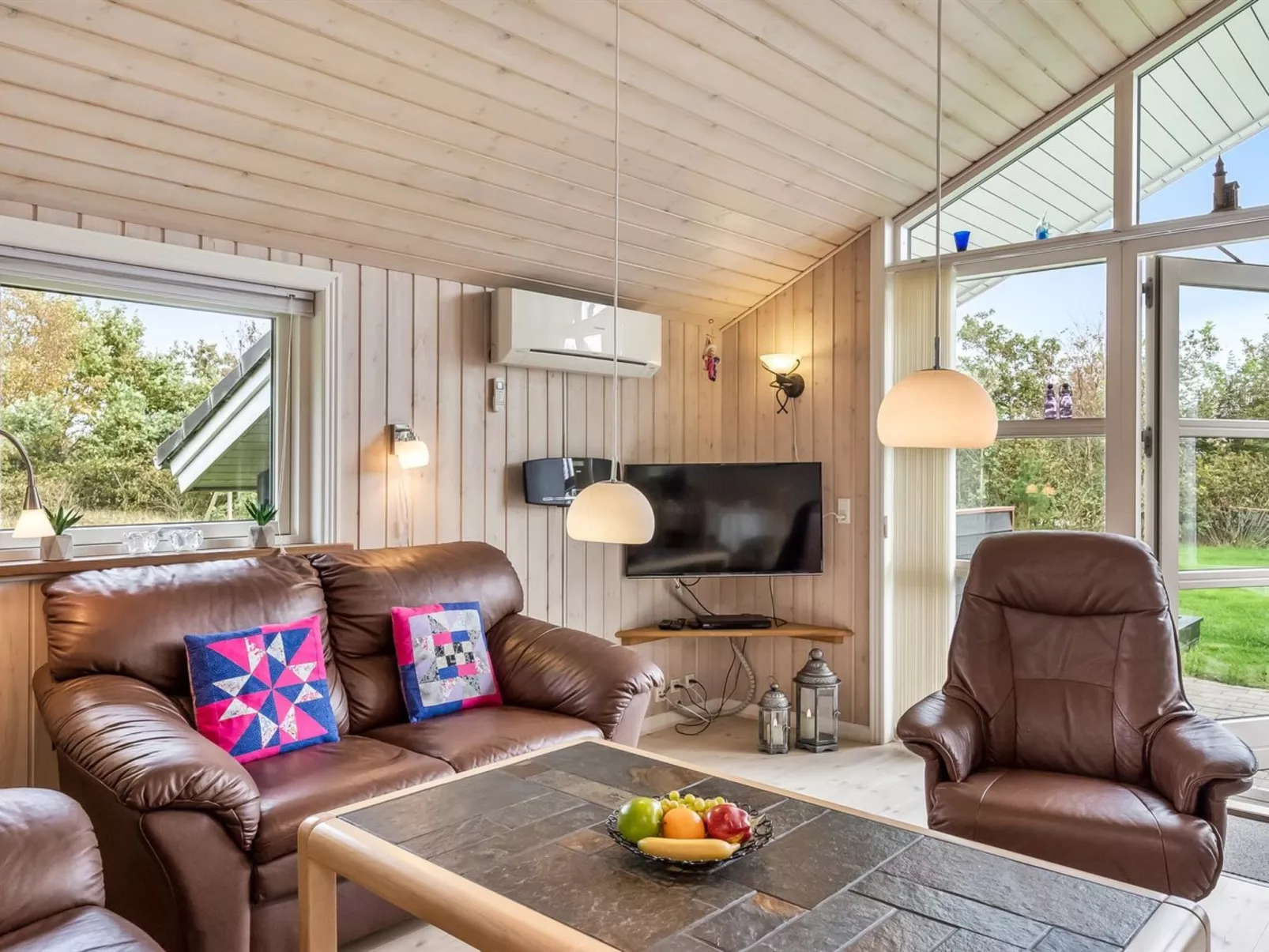 "Lillemor" - 800m to the fjord-Dedans