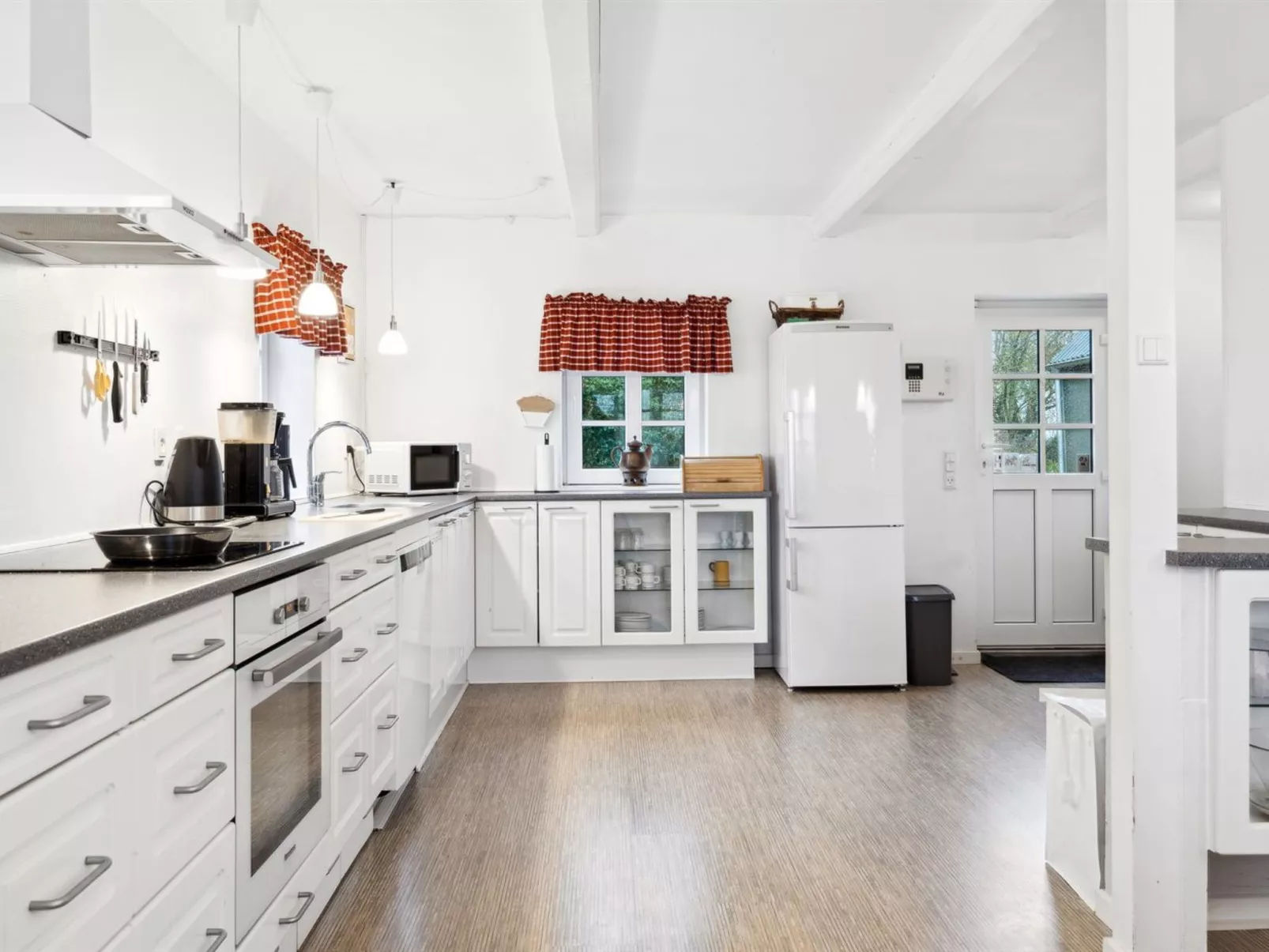 "Eliane" - 1.8km from the sea-Dedans