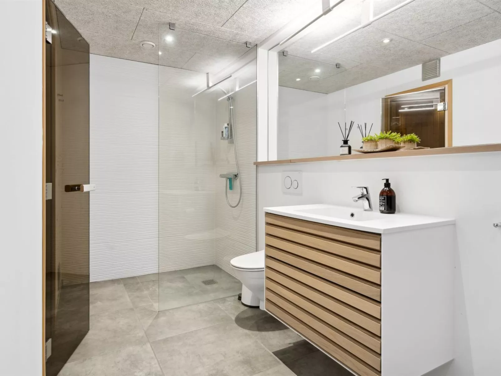 "Iarund" - 600m from the sea-Inside