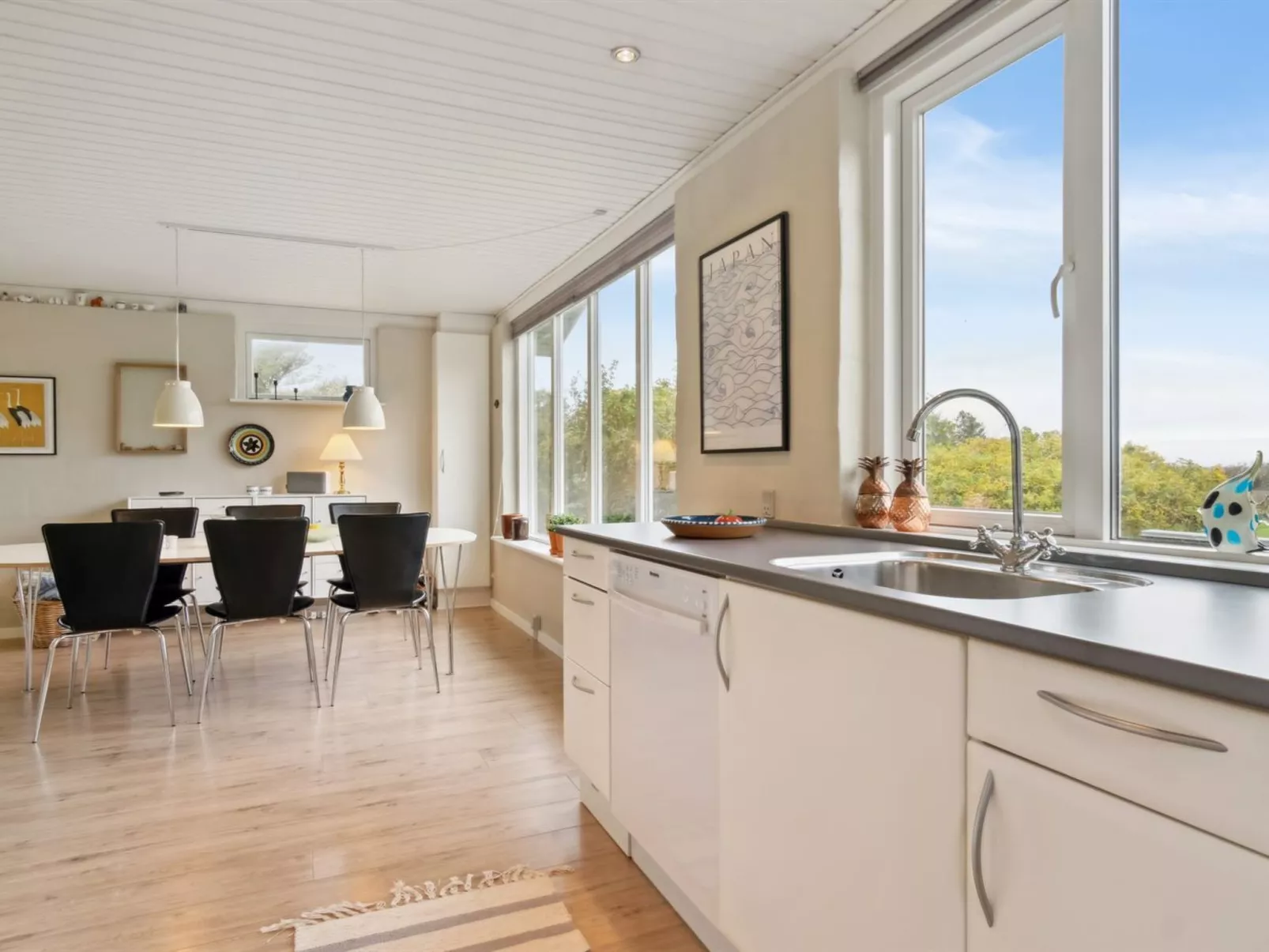 "Luchia" - 200m to the fjord-Drinnen