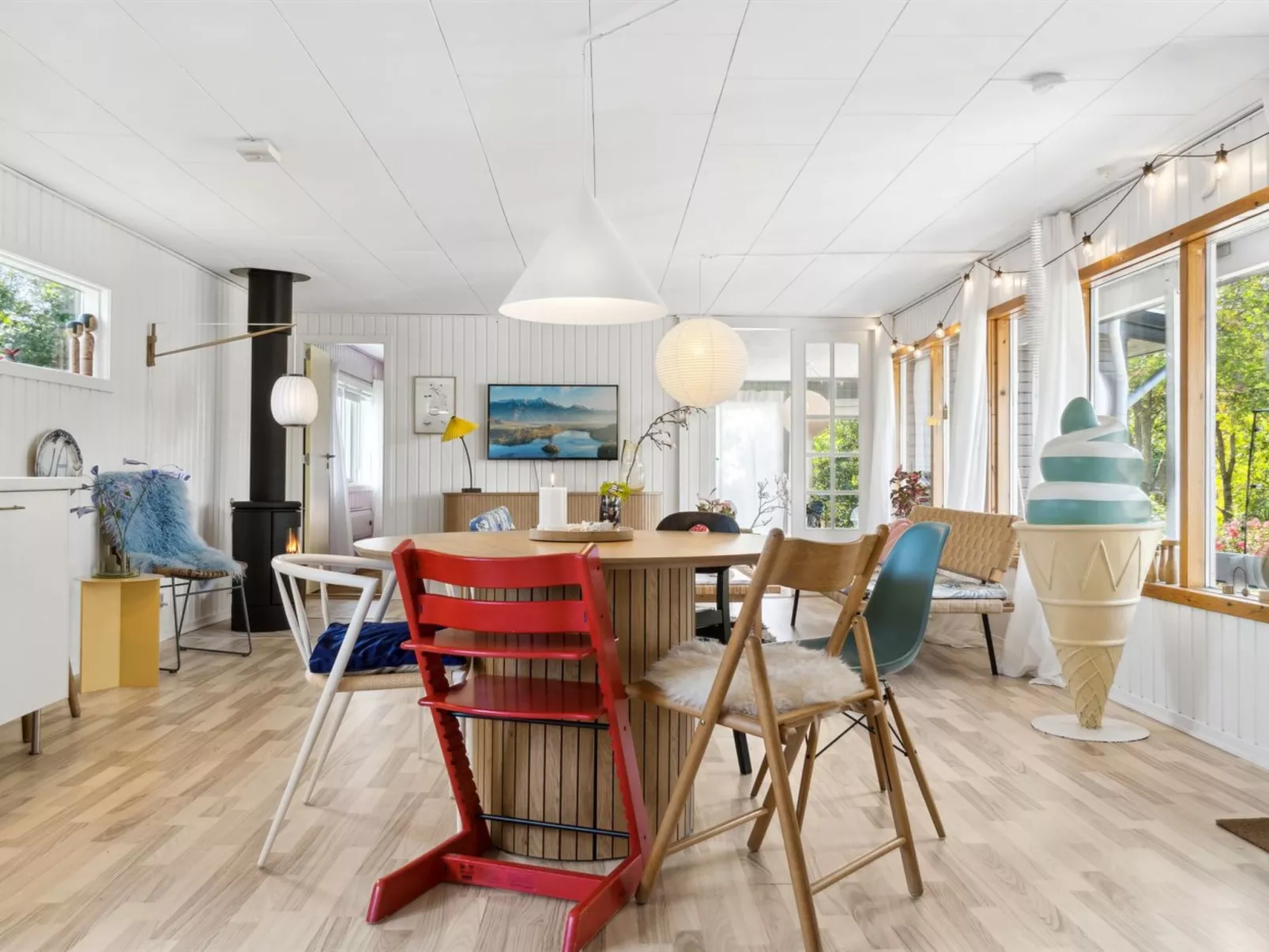 "Fintan" - 1km from the sea-Inside