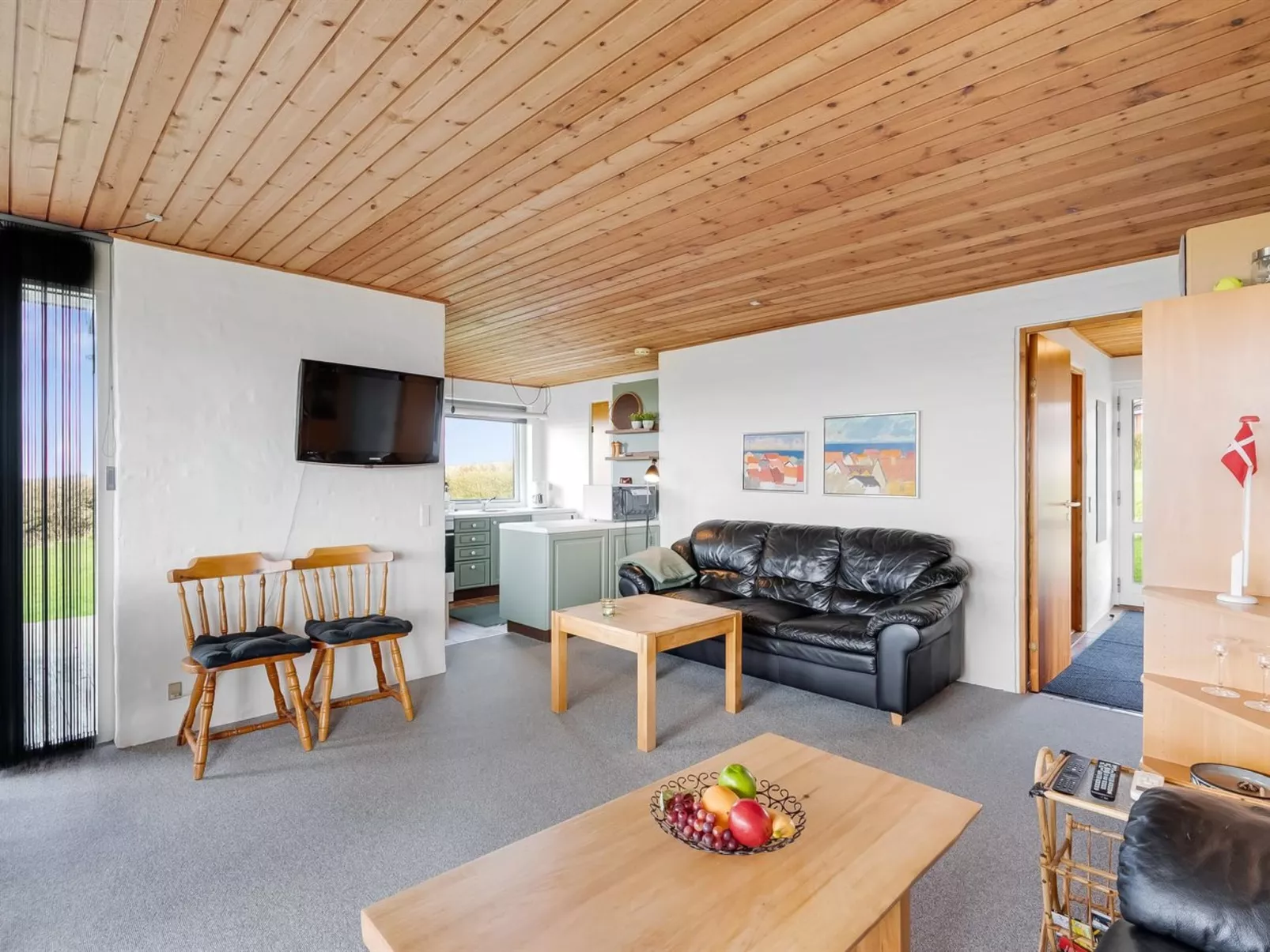 "Kirsa" - 200m to the fjord-Dedans