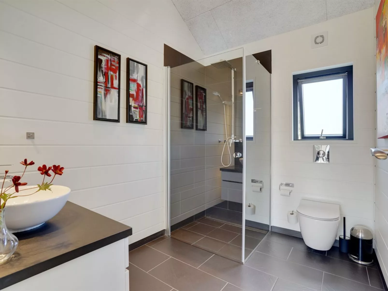 "Henrikke" - 500m to the fjord-Dedans