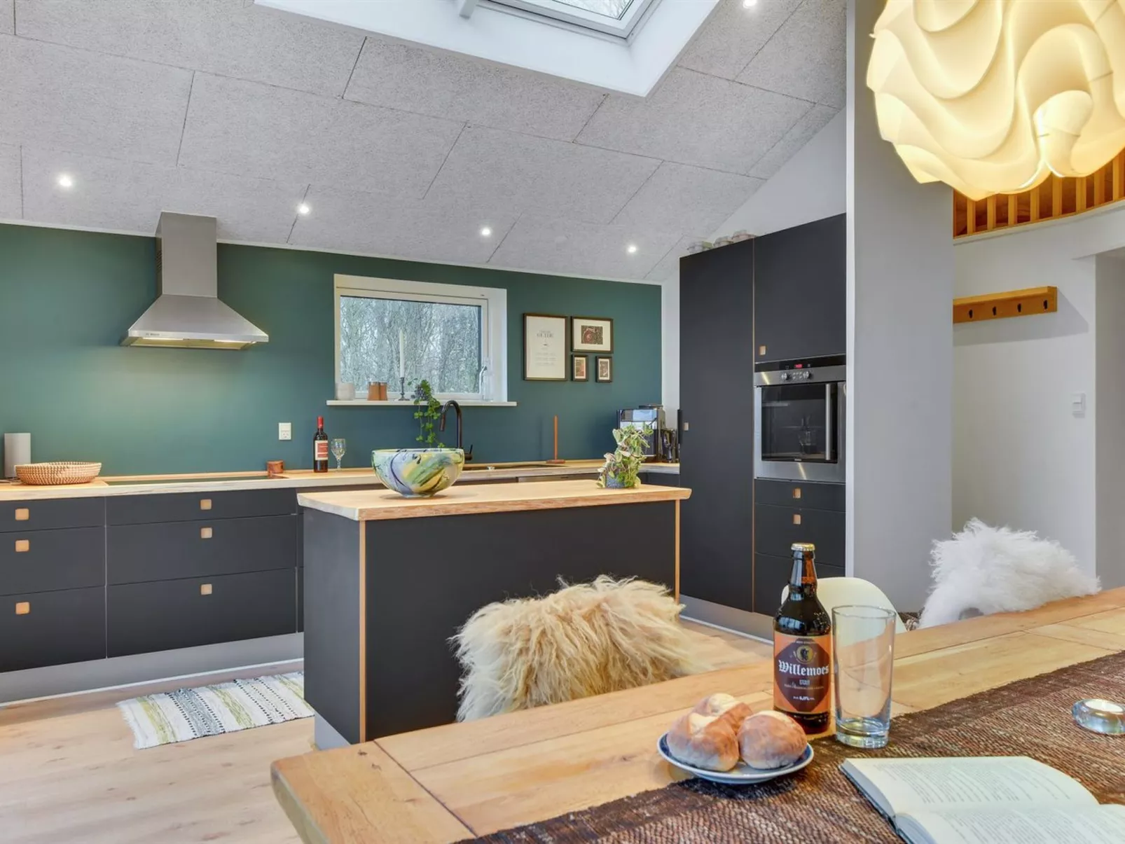 "Lika" - 25m to the fjord-Drinnen