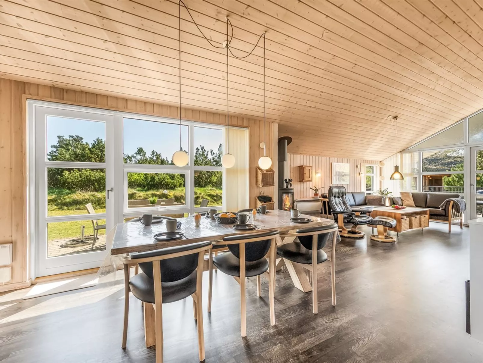 "Rekke" - 300m to the fjord-Dedans