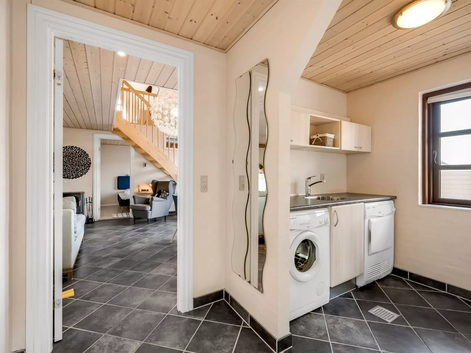 "Hendrina" - 250m to the fjord-Inside