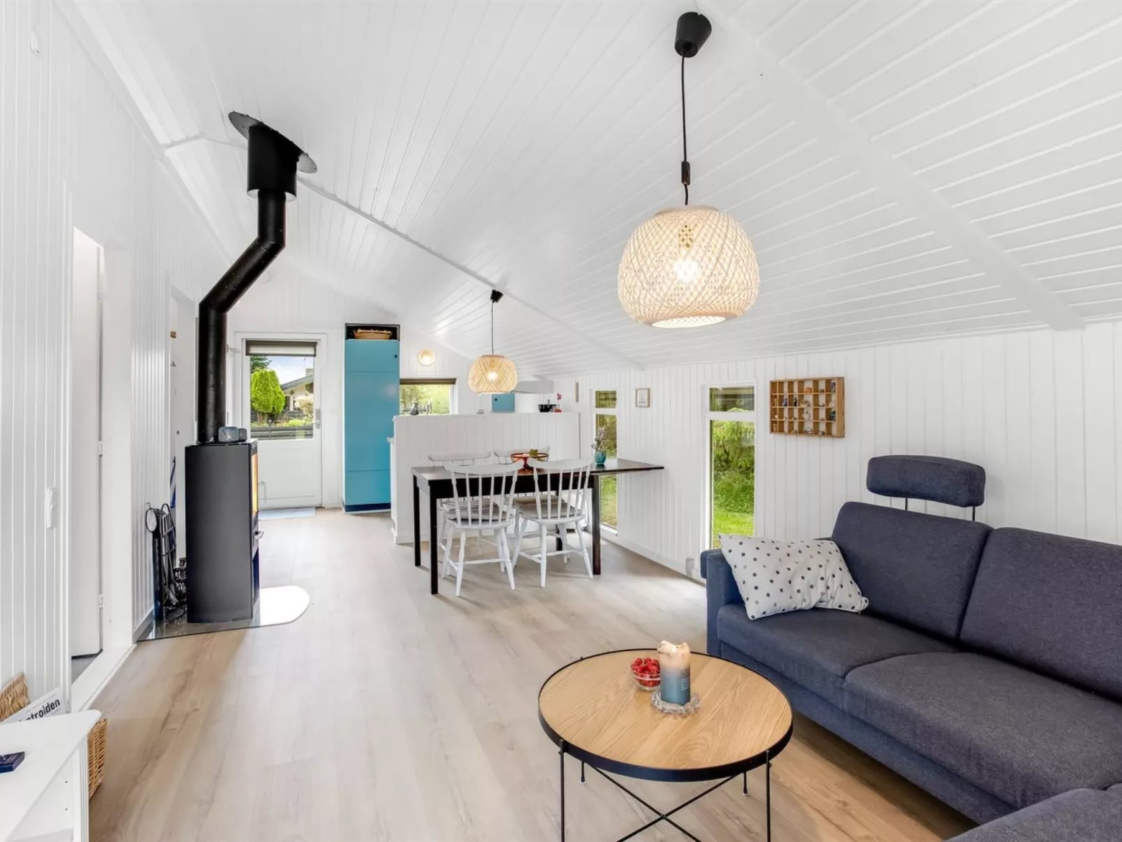 "Frender" - 800m to the fjord-Dedans