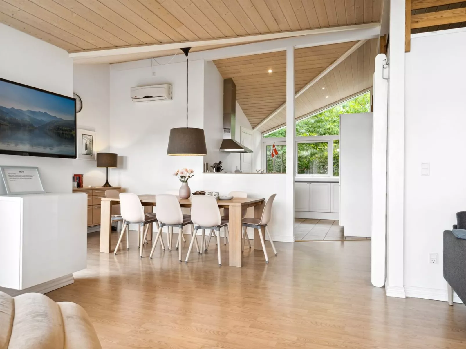 "Thjodulf" - 300m from the sea-Inside