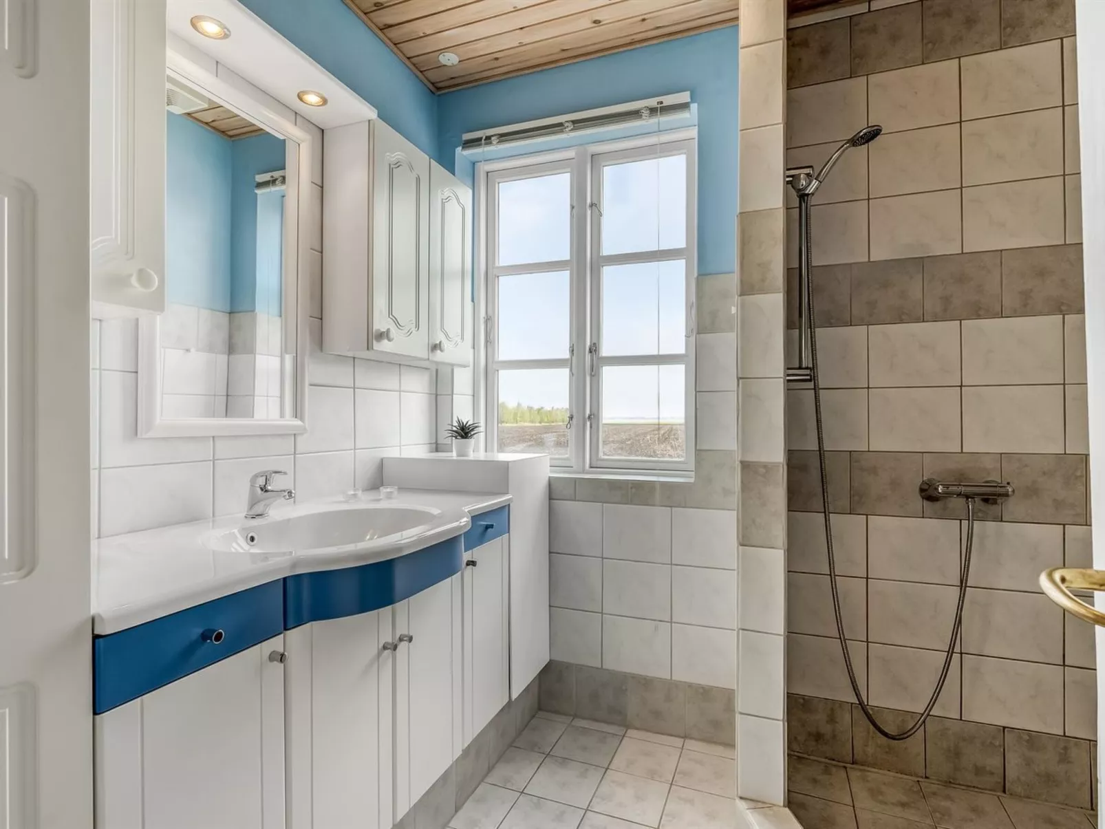 "Soria" - 600m to the fjord-Dedans