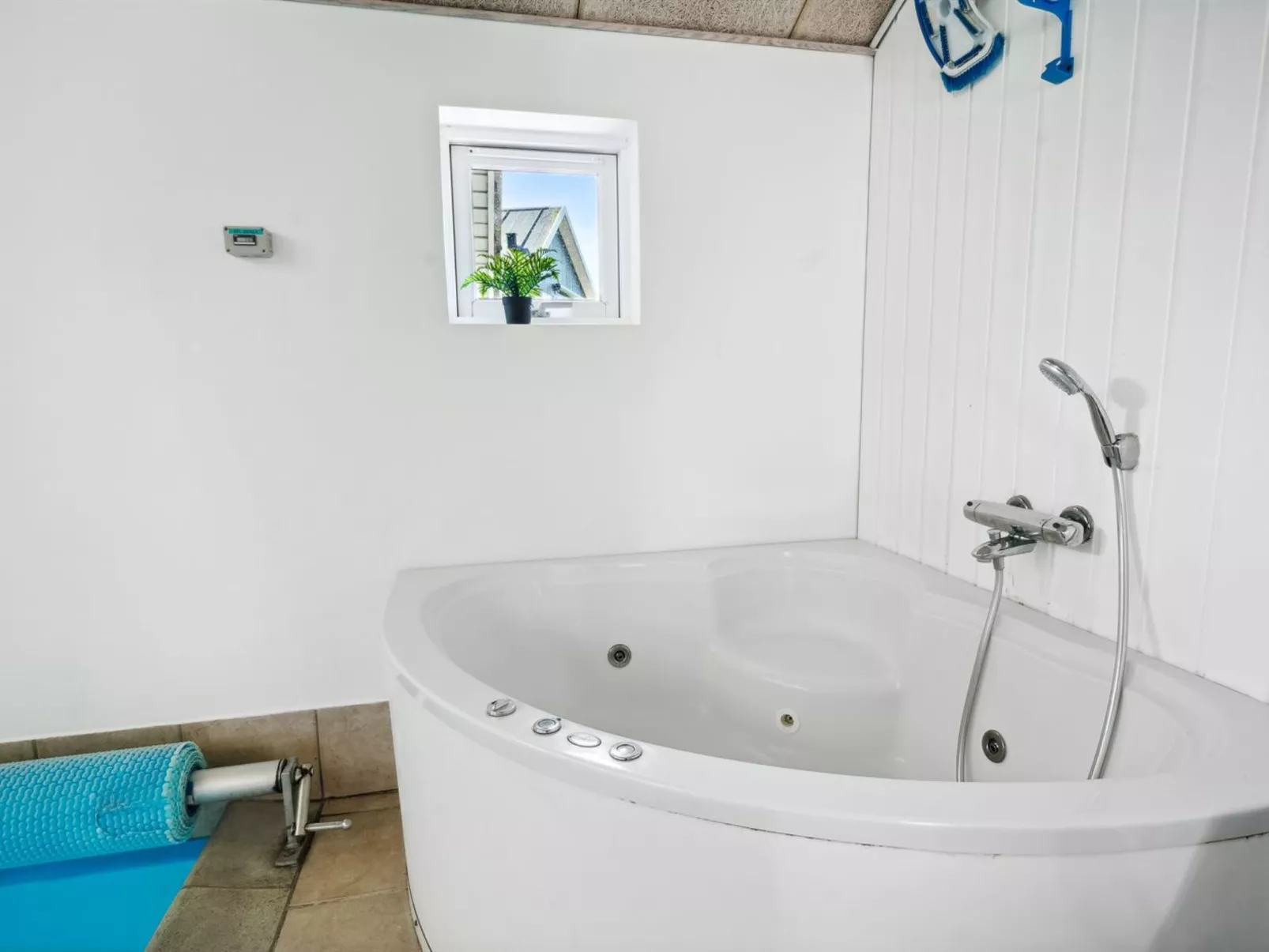 "Edin" - 150m from the sea-Inside