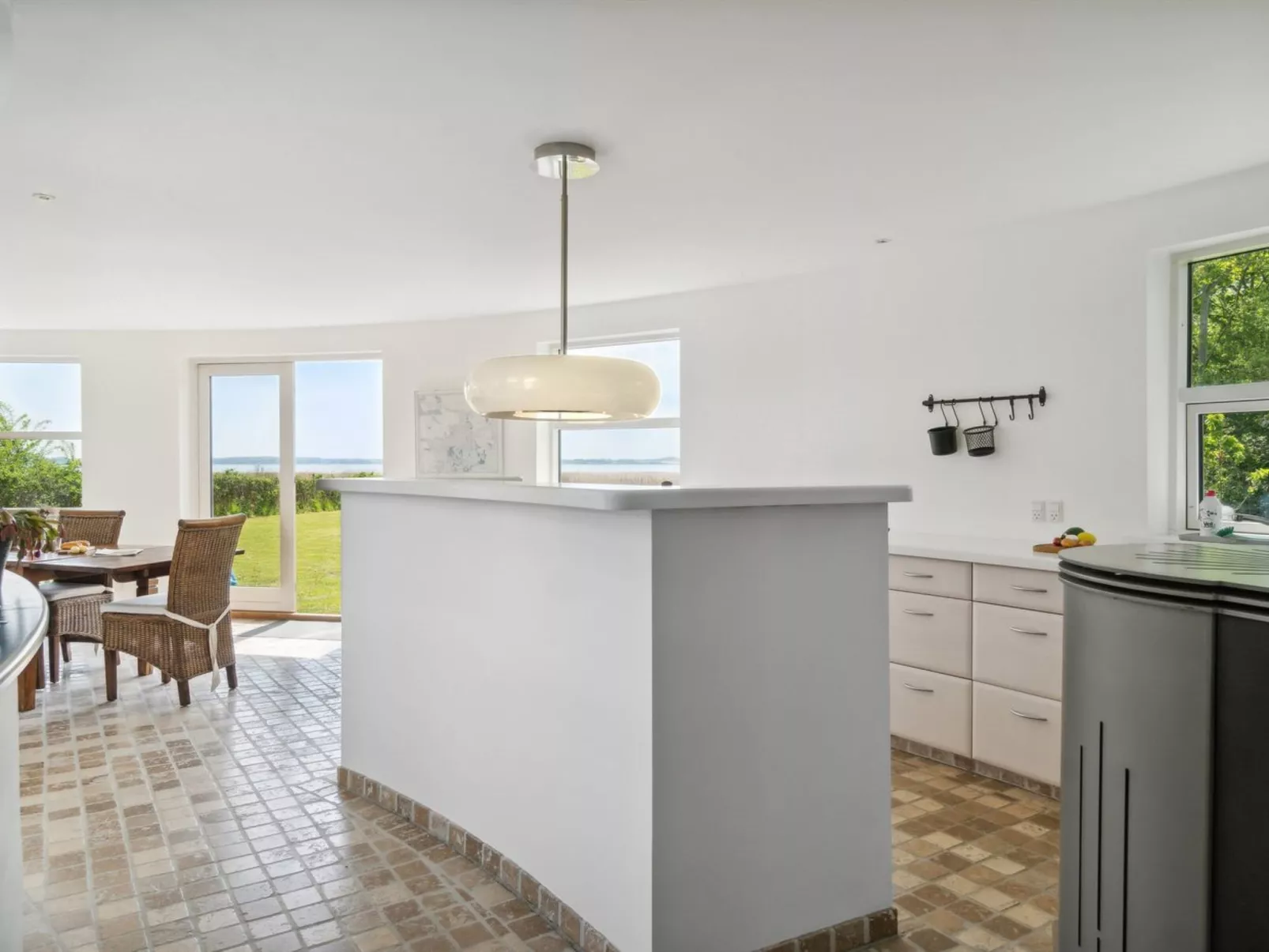 "Vemund" - 100m to the fjord-Drinnen