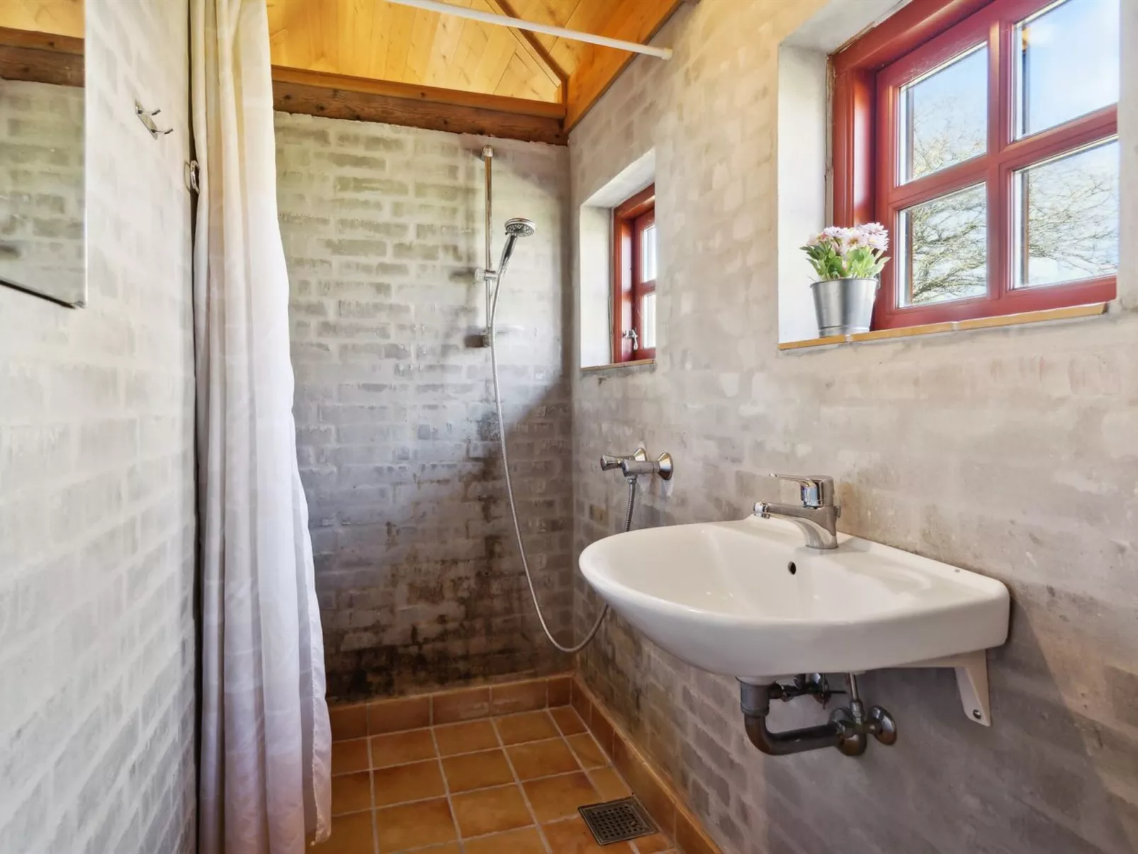 "Henke" - 100m from the sea-Dedans