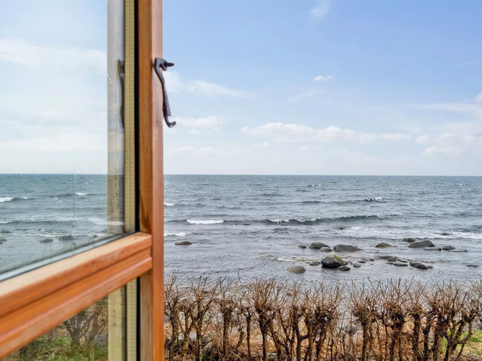 "Scarlet" - 5m from the sea-Draußen