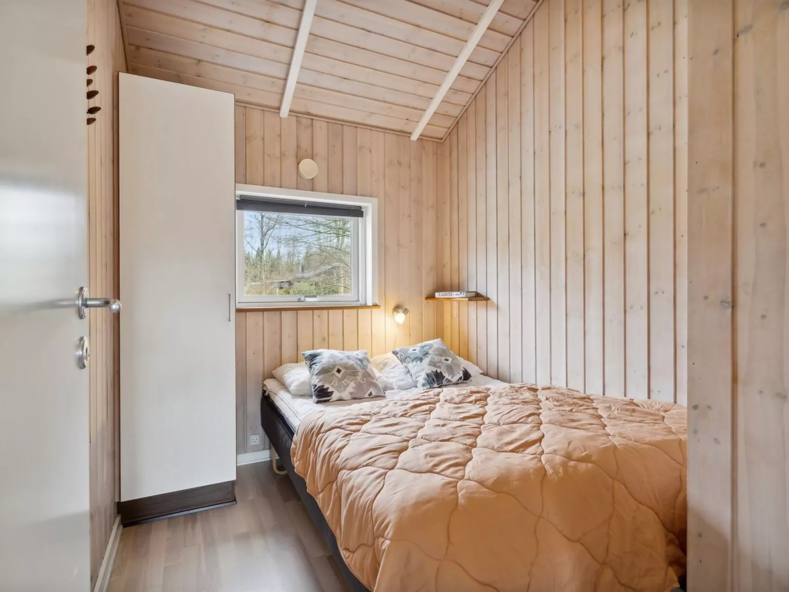 "Elif" - 30km from the sea-Drinnen