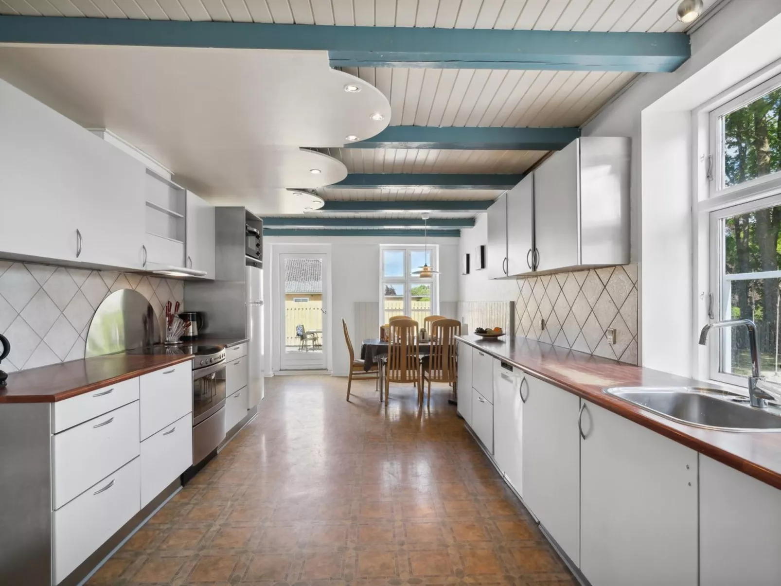 "Essie" - 20km from the sea-Drinnen