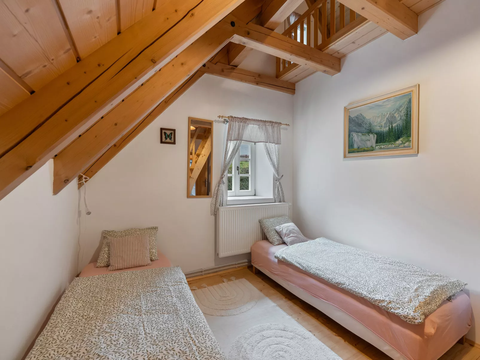 Roubenka Maleč-Inside