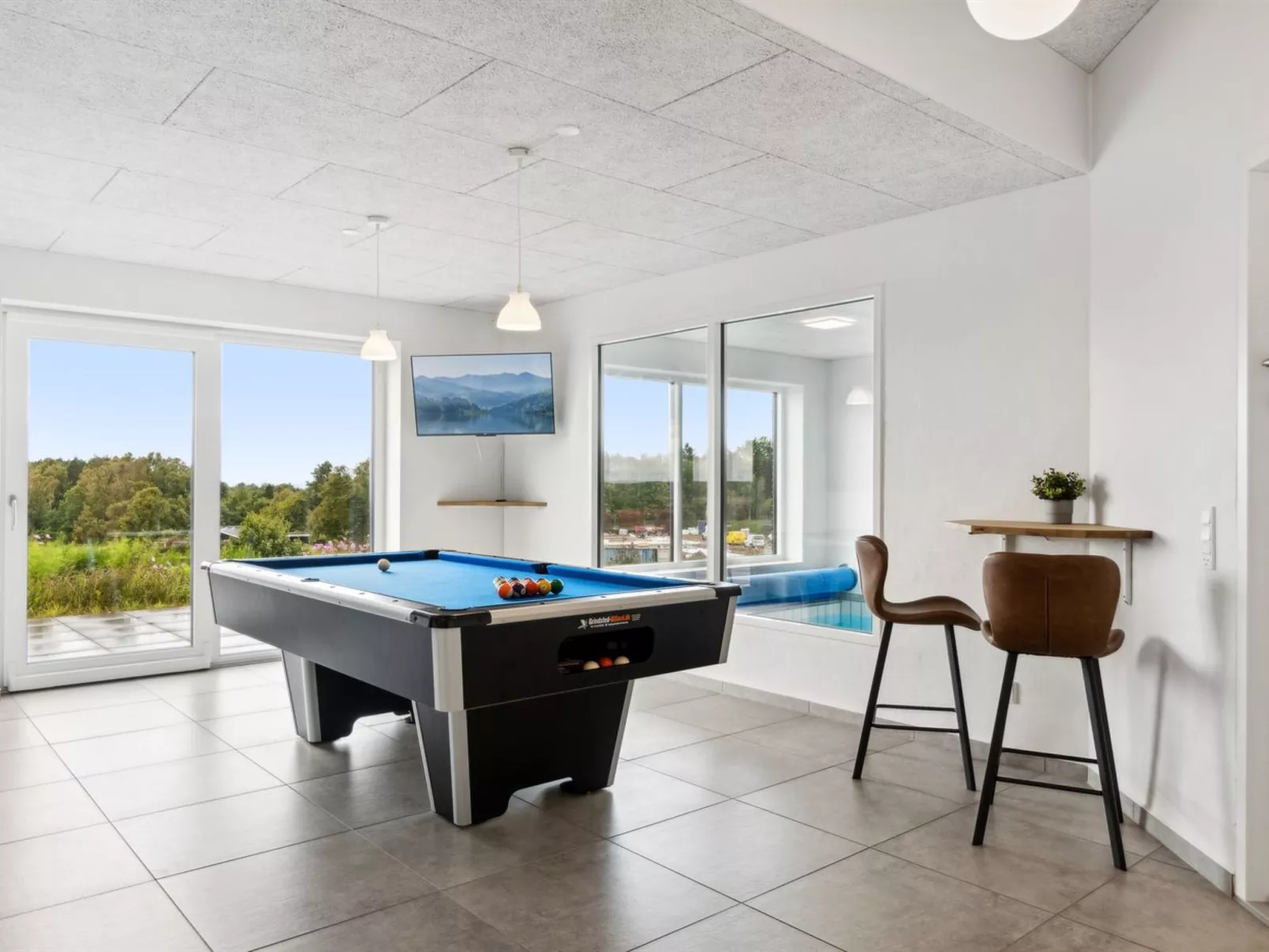 "Ann" - 1.3km from the sea-Dedans