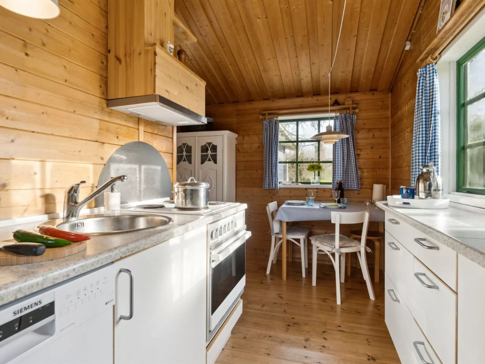 "Bonde" - 800m to the fjord-Inside