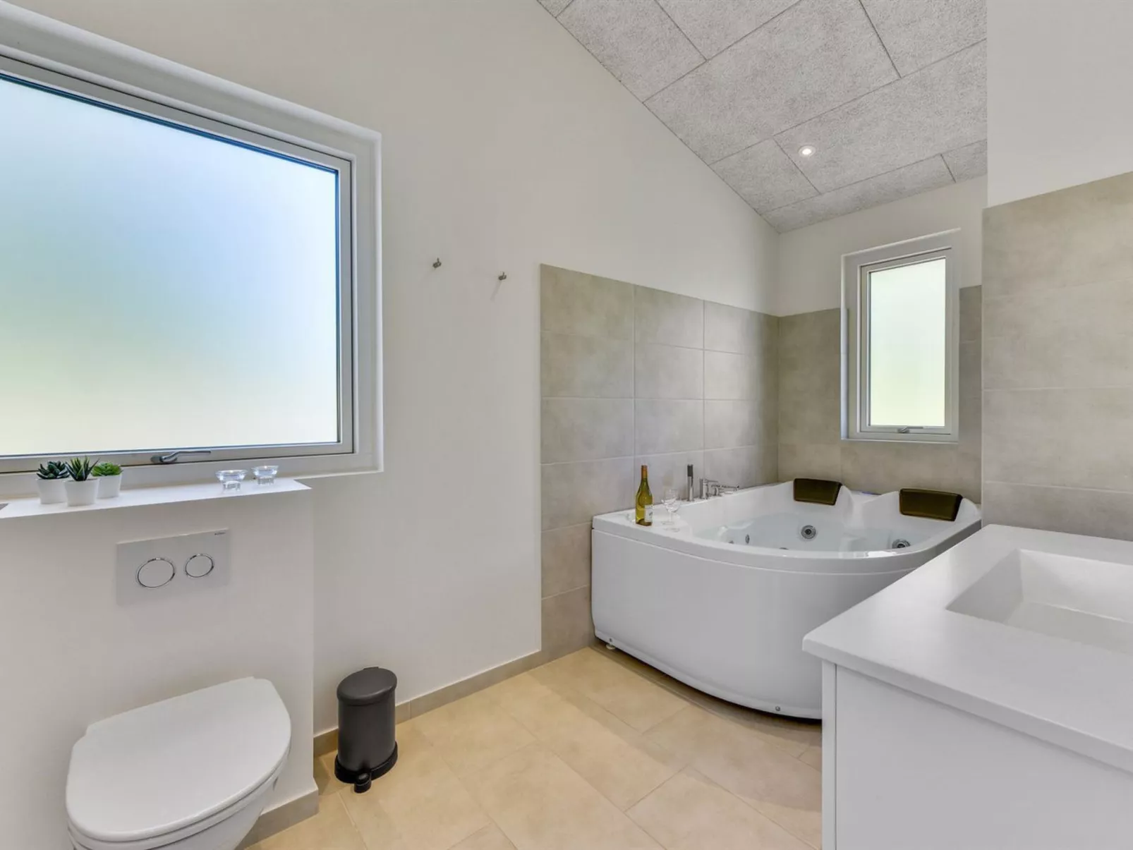 "Merve" - 800m to the fjord-Inside