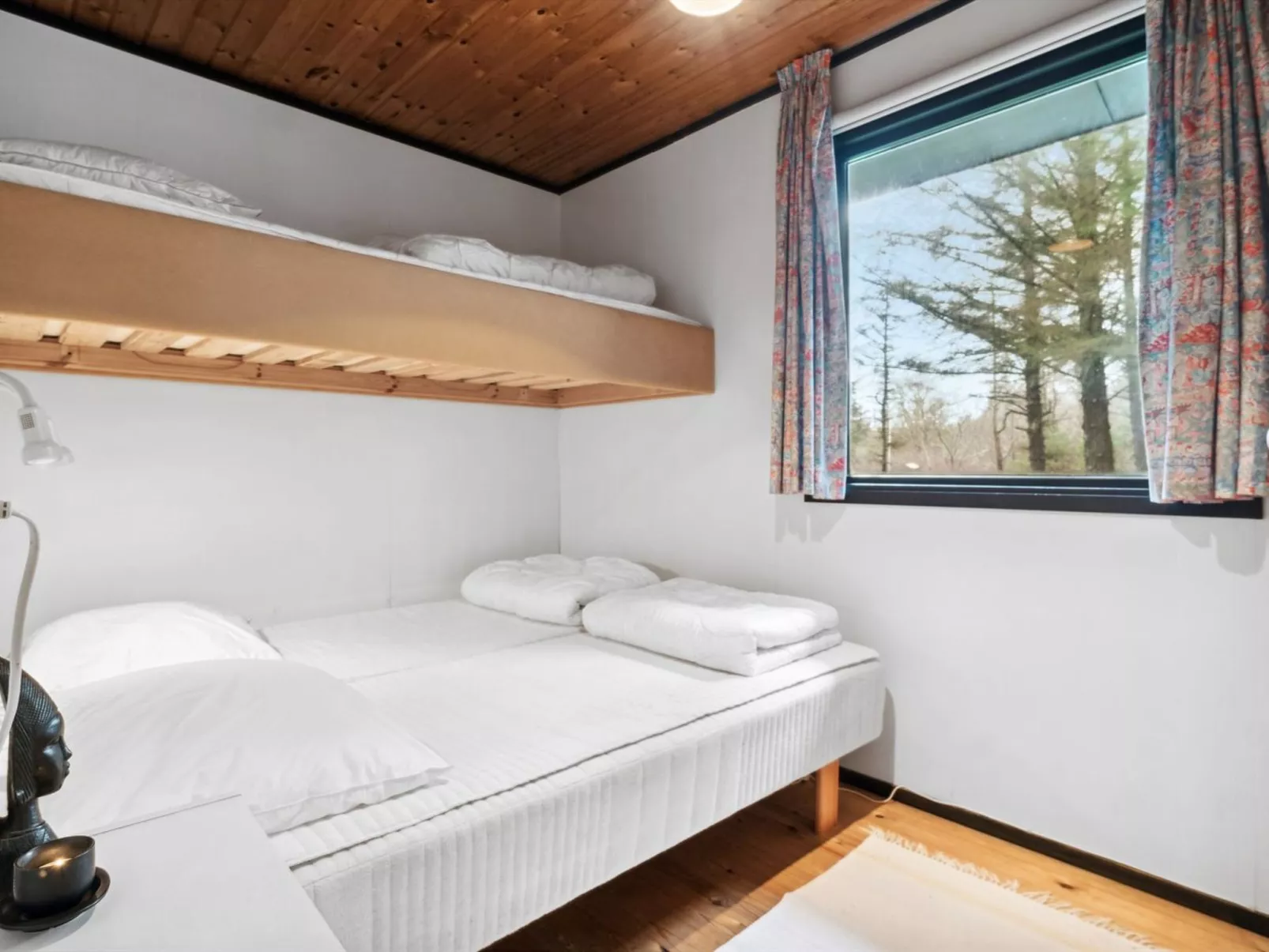 "Suri" - 200m to the fjord-Inside