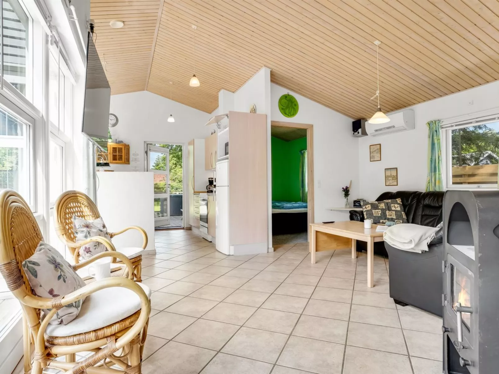 "Gravers" - 100m from the sea-Inside