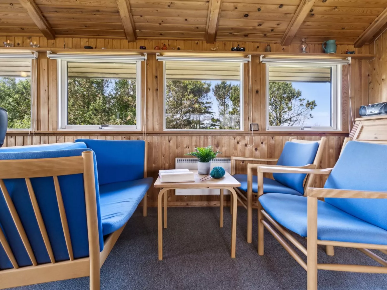 "Hunlef" - 1.7km from the sea-Inside