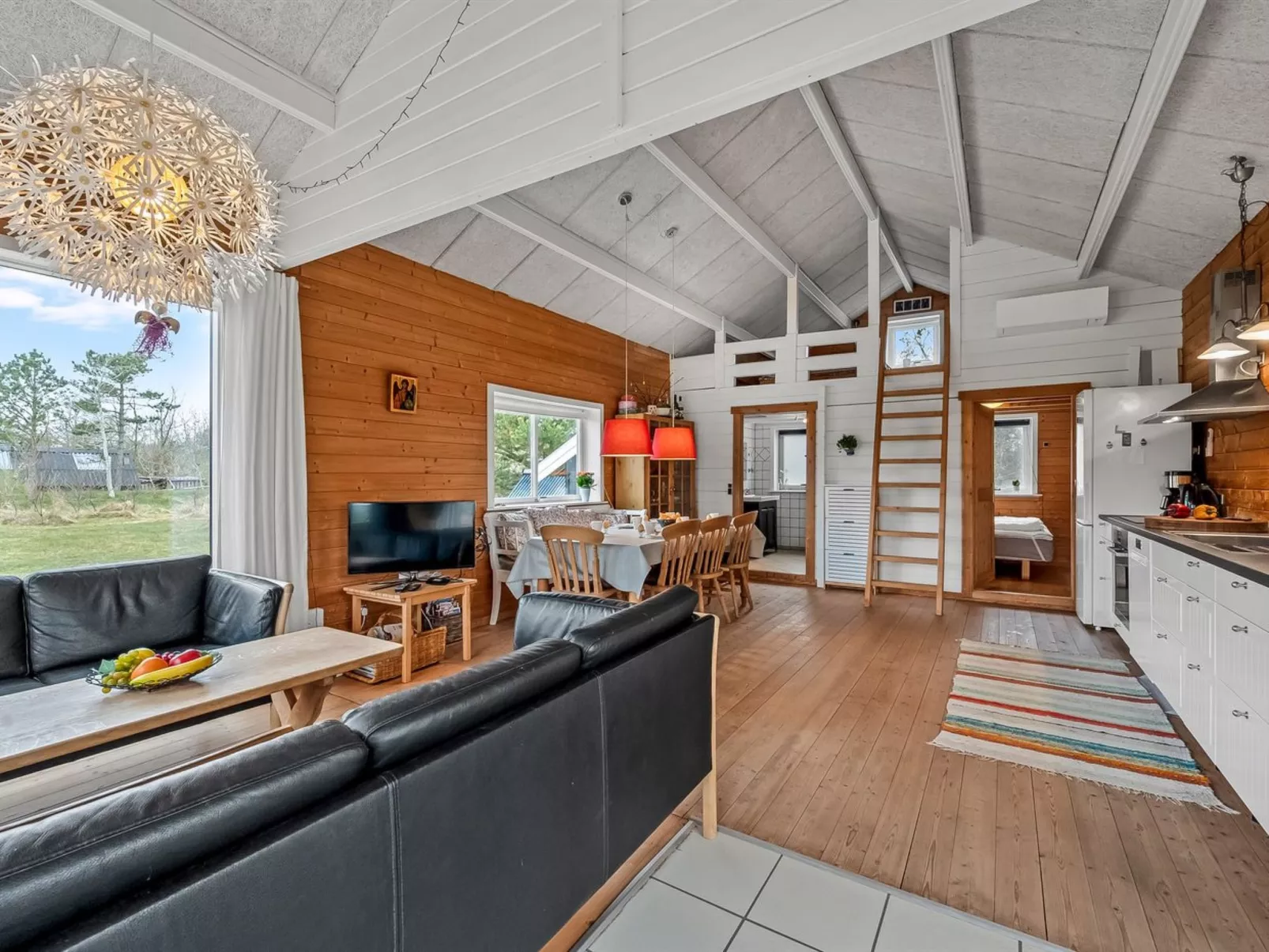 "Oddger" - 250m to the fjord-Drinnen