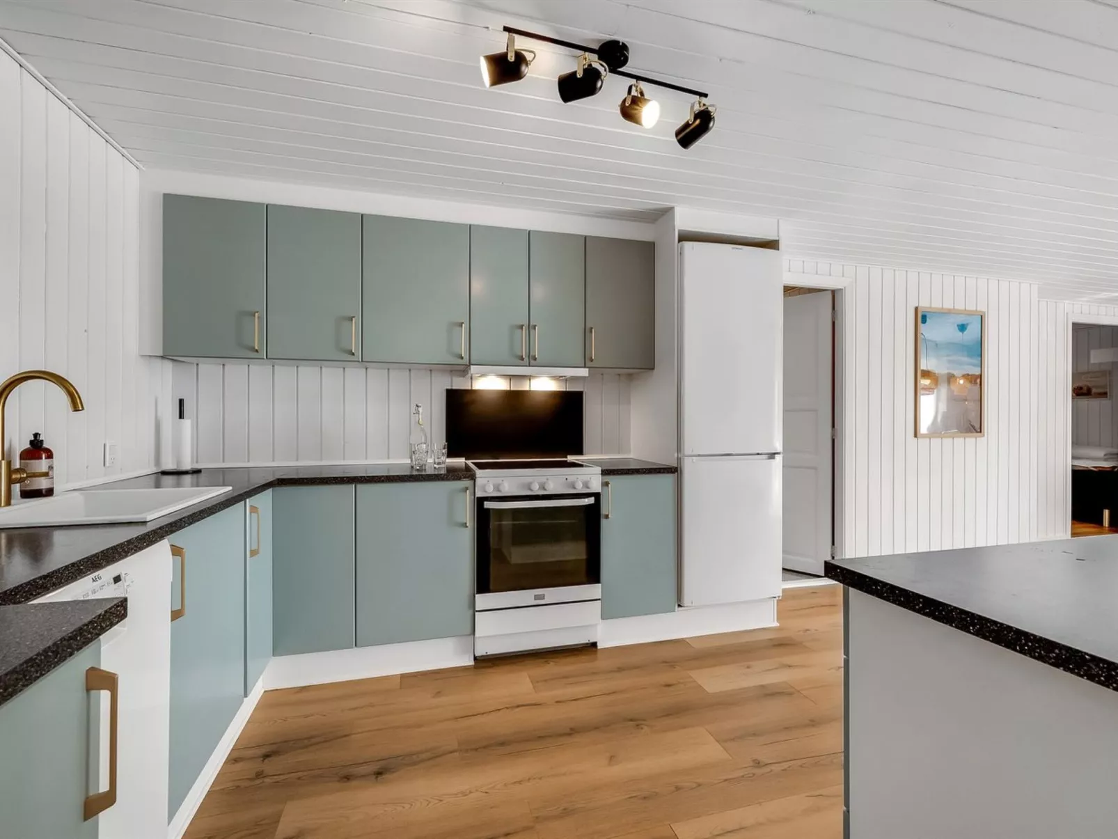 "Allen" - 1km from the sea-Inside