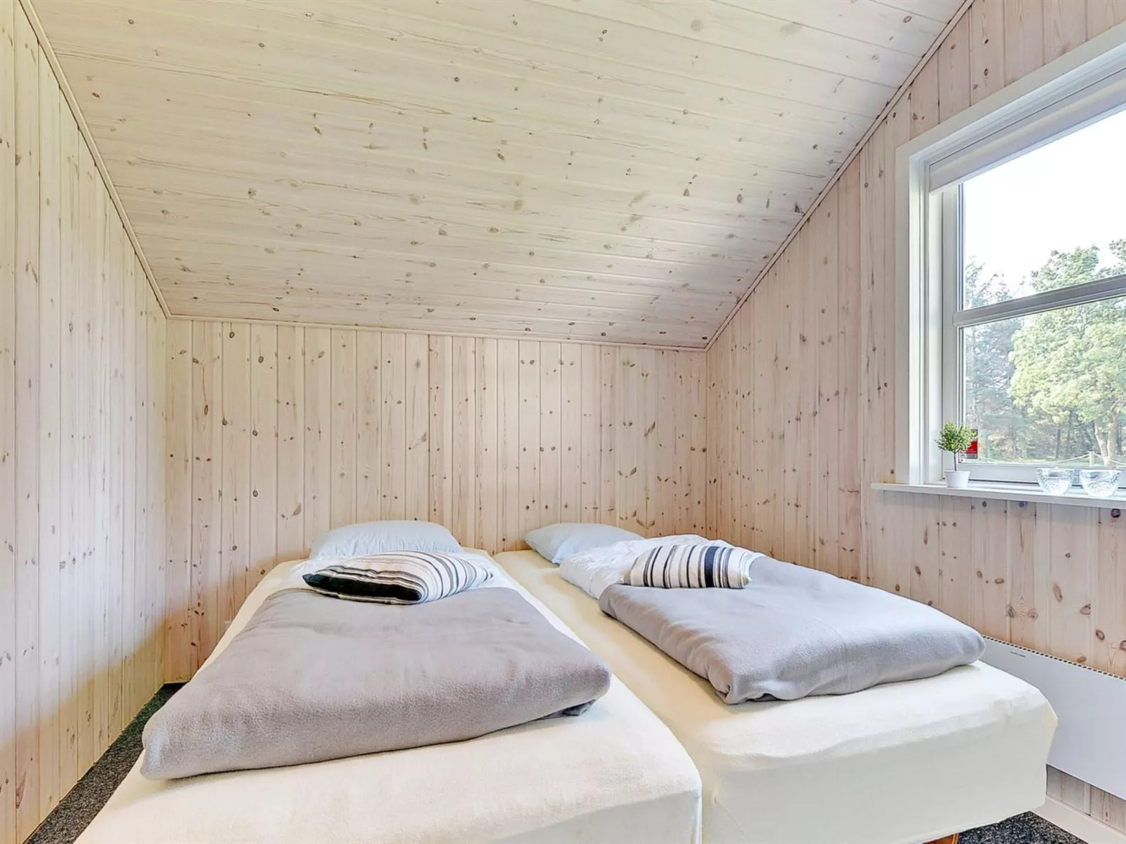 "Saila" - 500m to the fjord-Inside