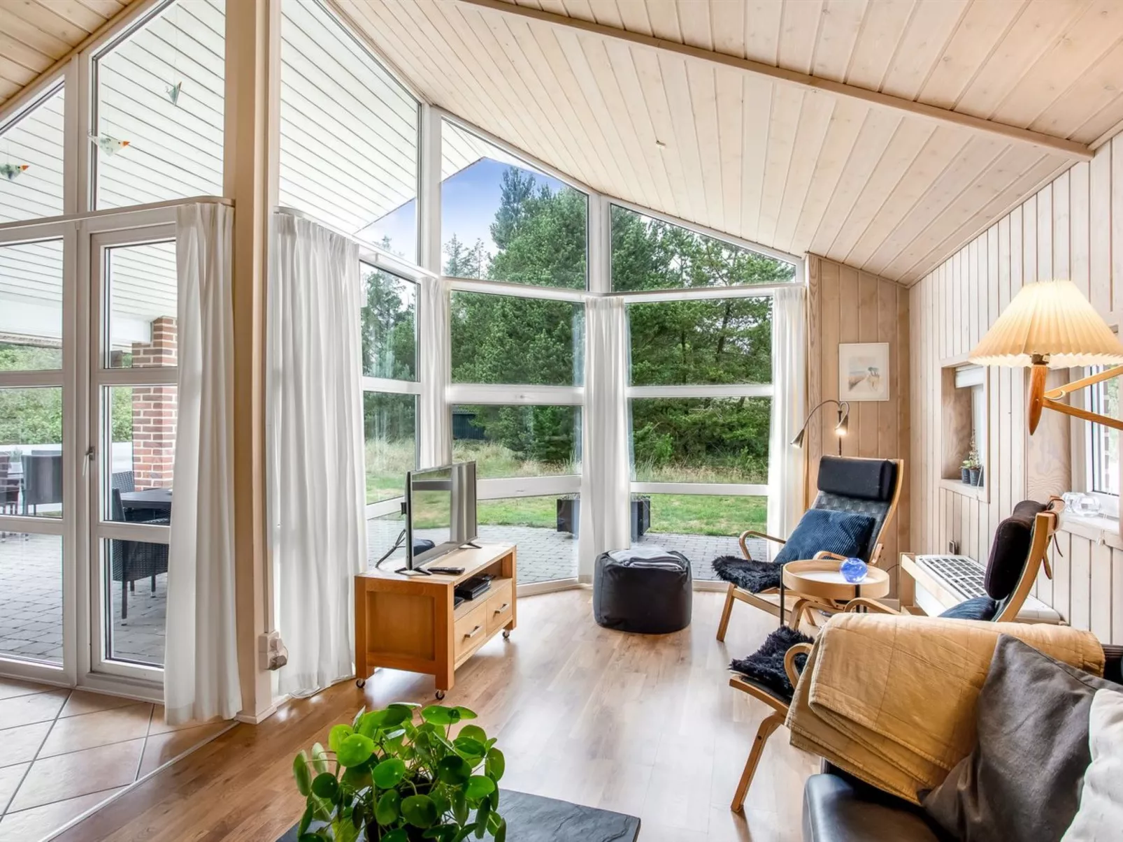 "Ronna" - 2.2km from the sea-Inside