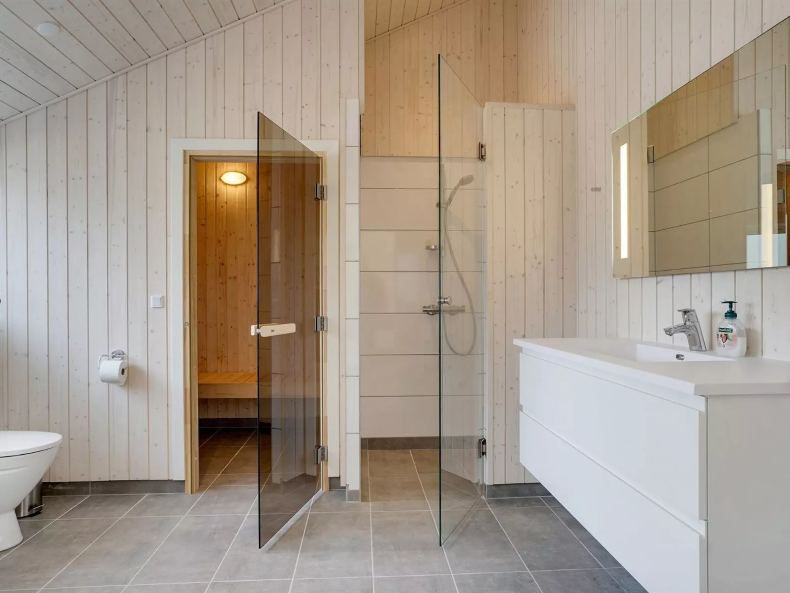 "Dior" - 1.4km from the sea-Drinnen