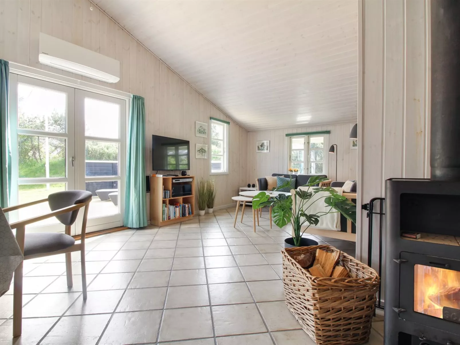 "Hillmari" - 200m from the sea-Inside