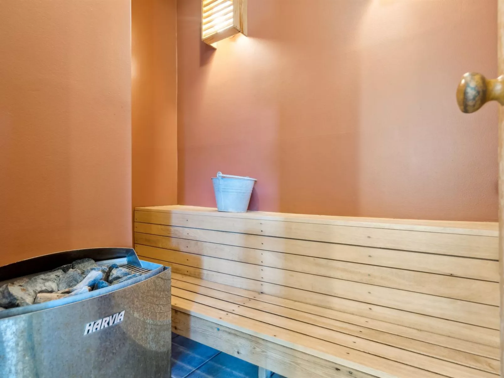 "Eunice" - 850m from the sea-Inside