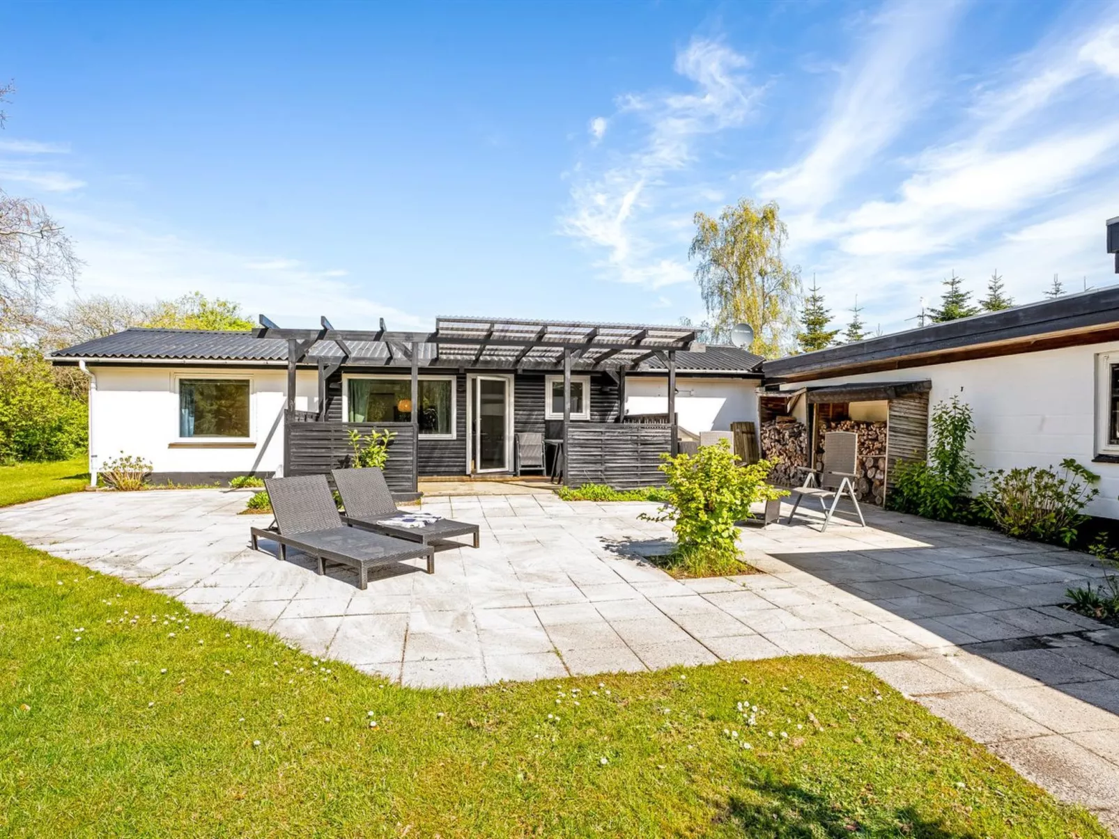 "Annastasia" - 400m from the sea