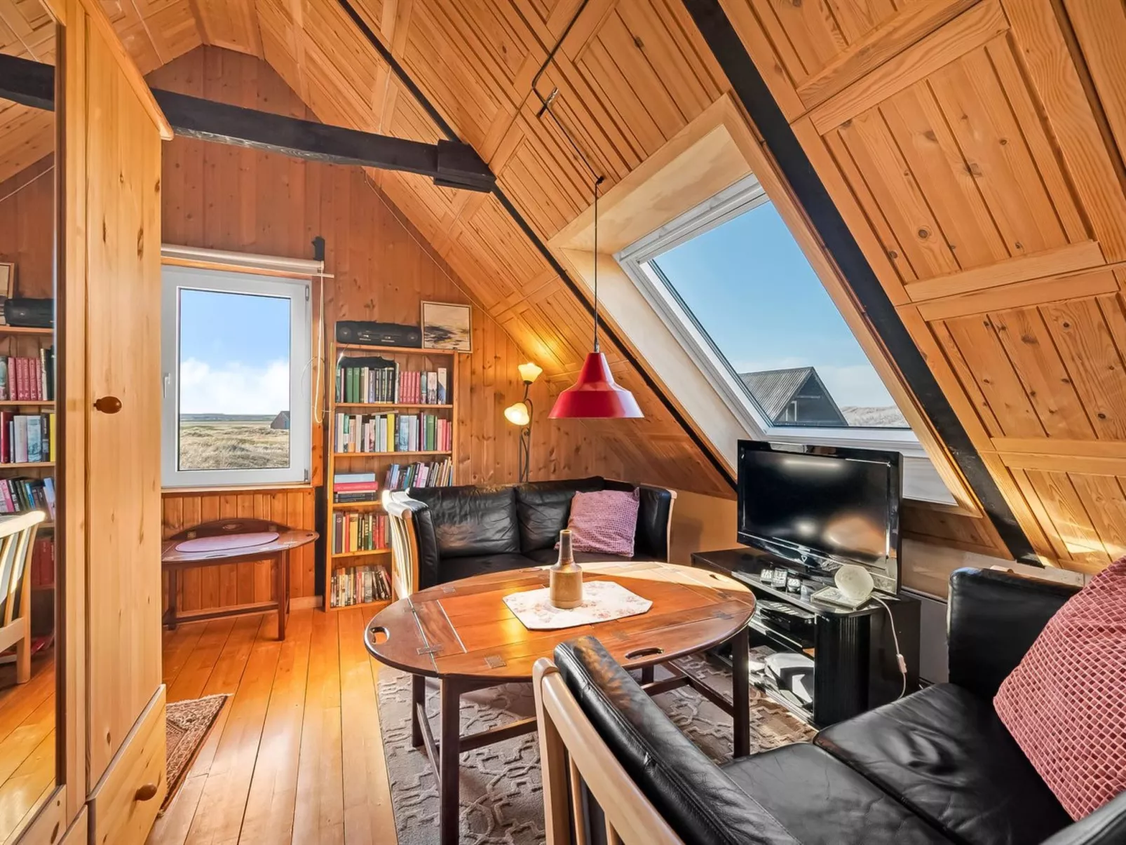 "Kurt" - 75m from the sea-Drinnen