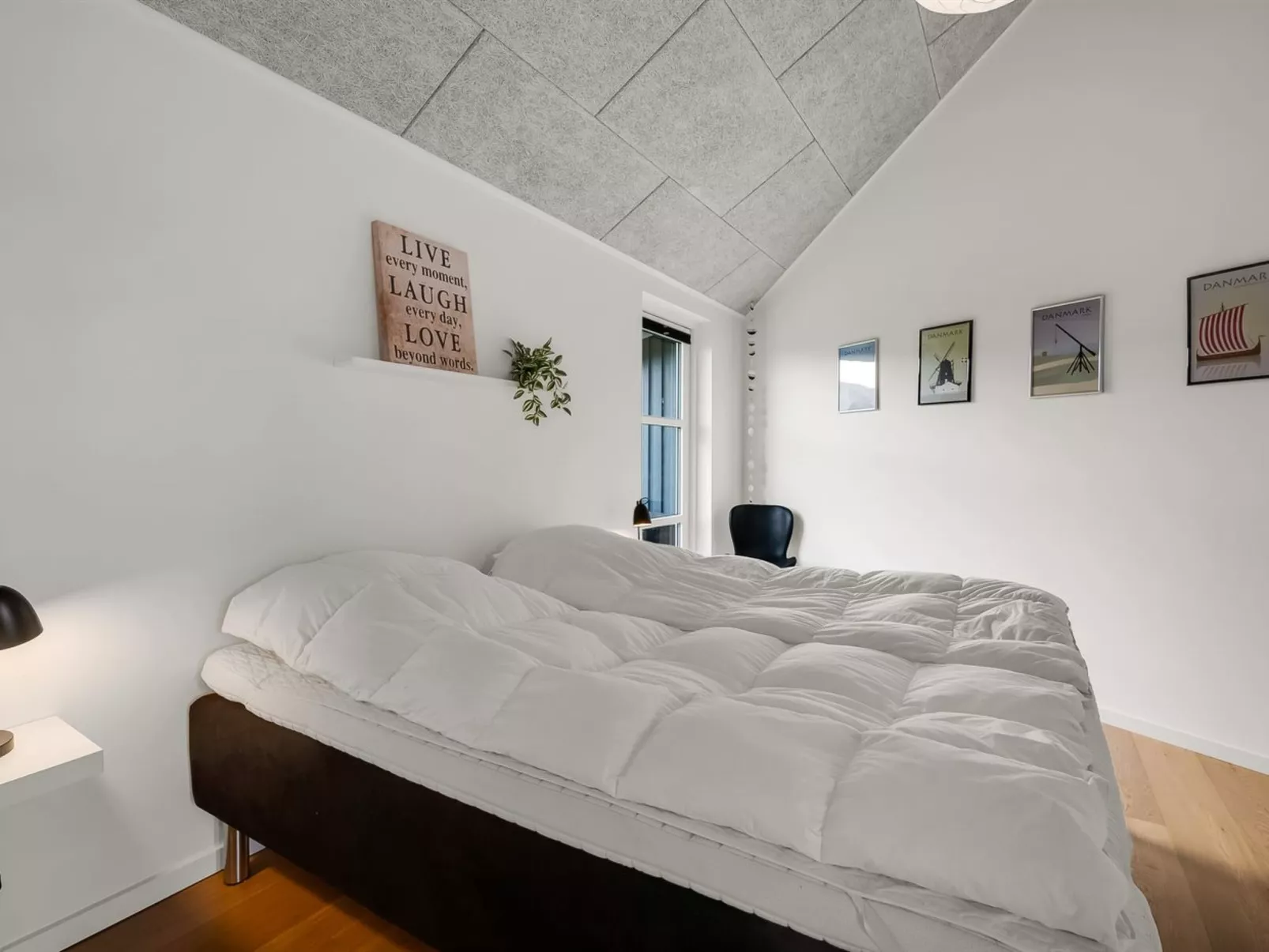 "Bernice" - 900m from the sea-Inside