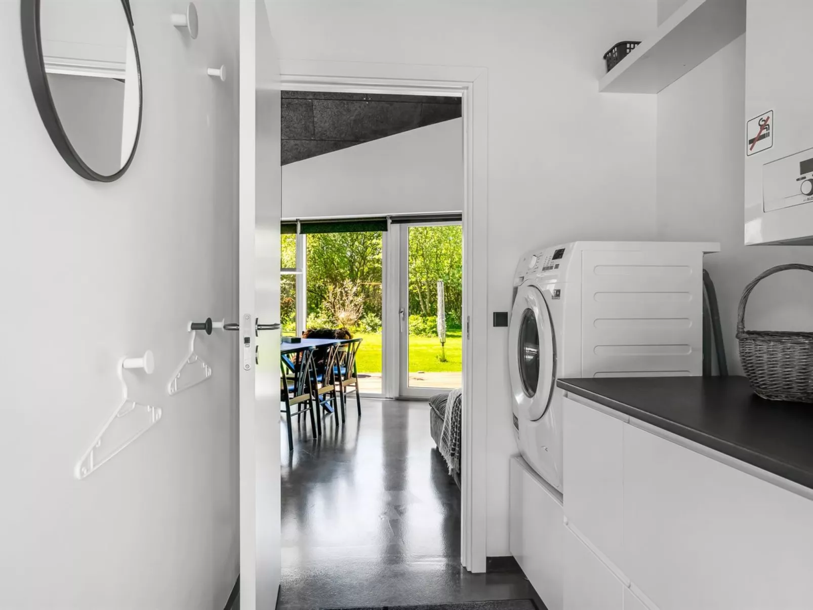 "Melina" - 900m to the fjord-Drinnen