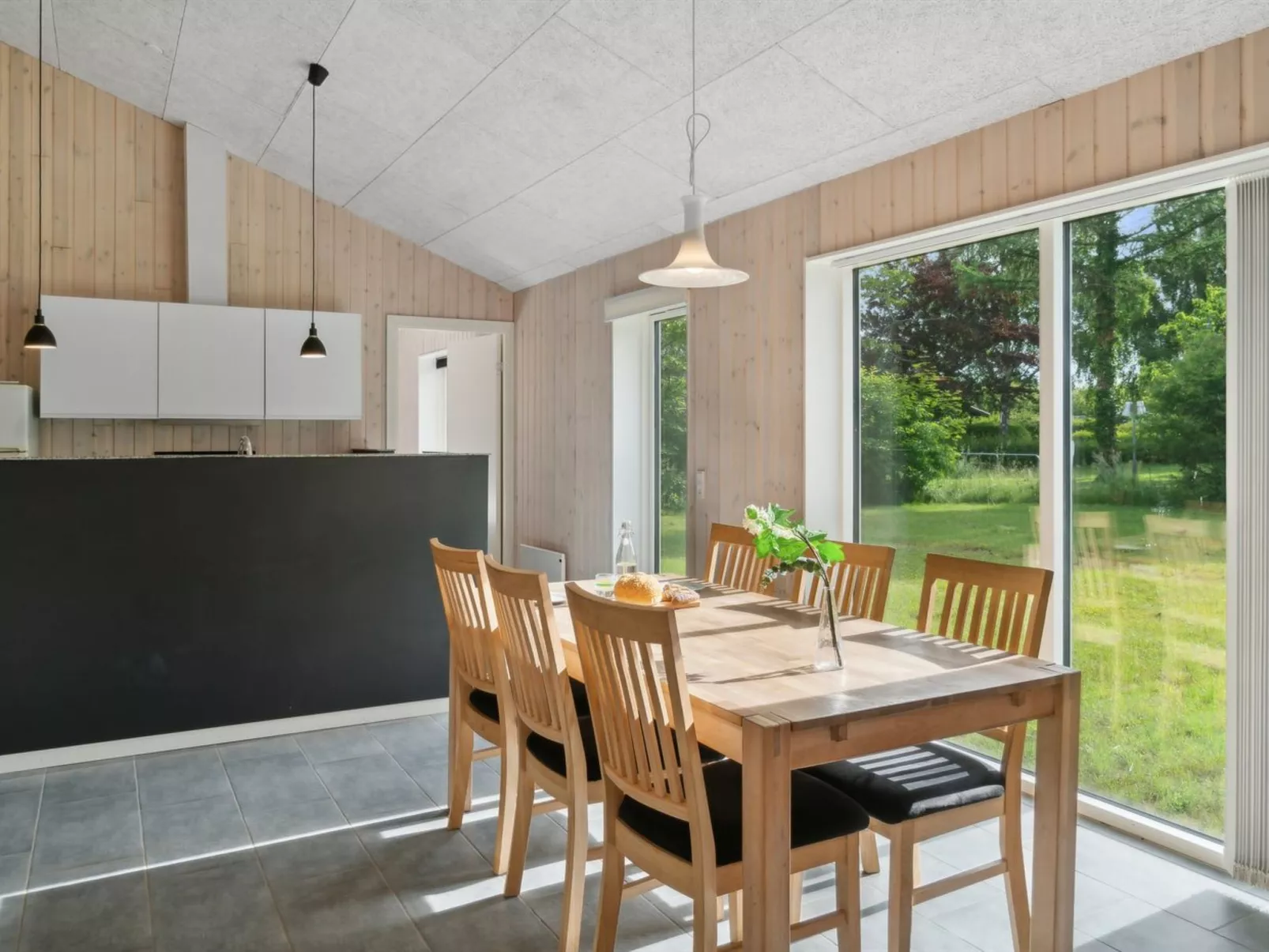 "Dorreth" - 3.2km from the sea-Inside