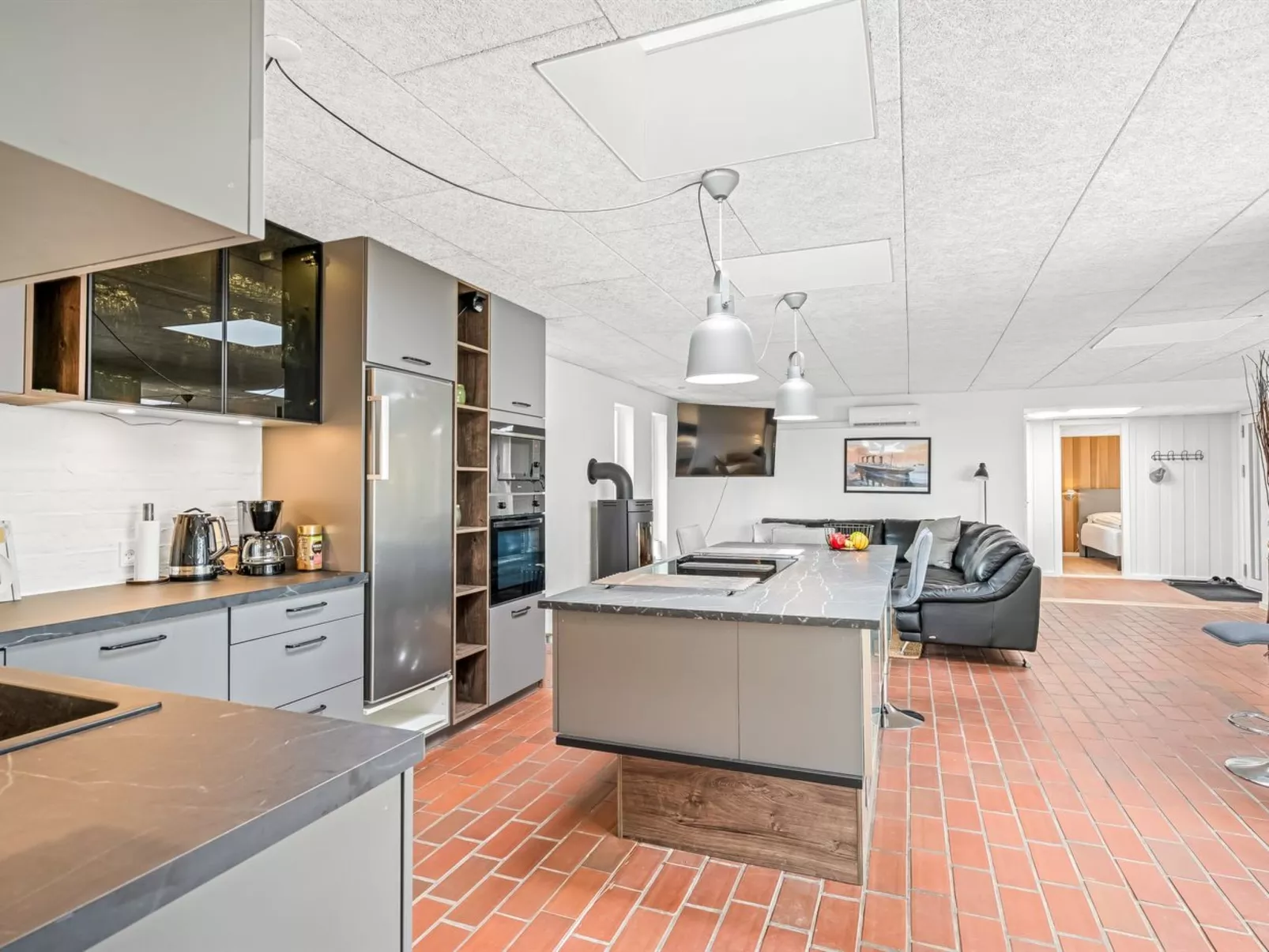 "Tonna" -  from the sea-Inside