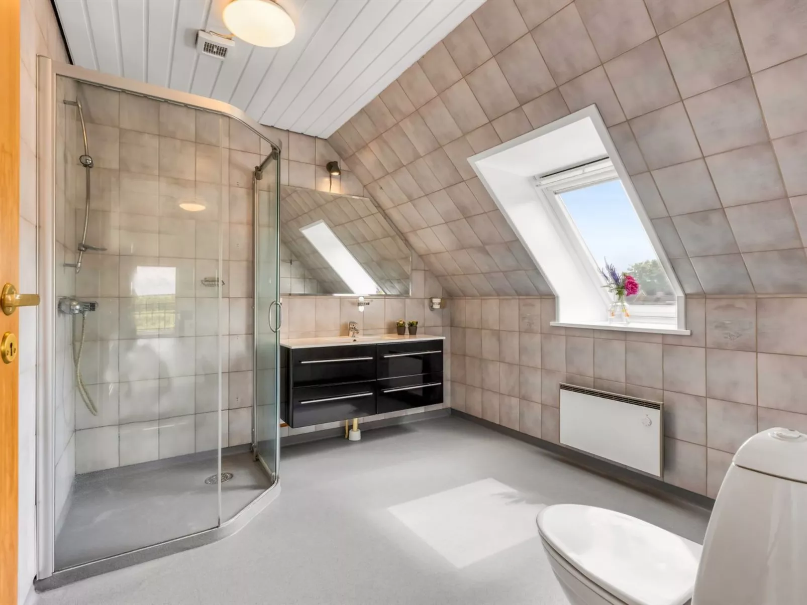 "Sissela" -  from the sea-Drinnen