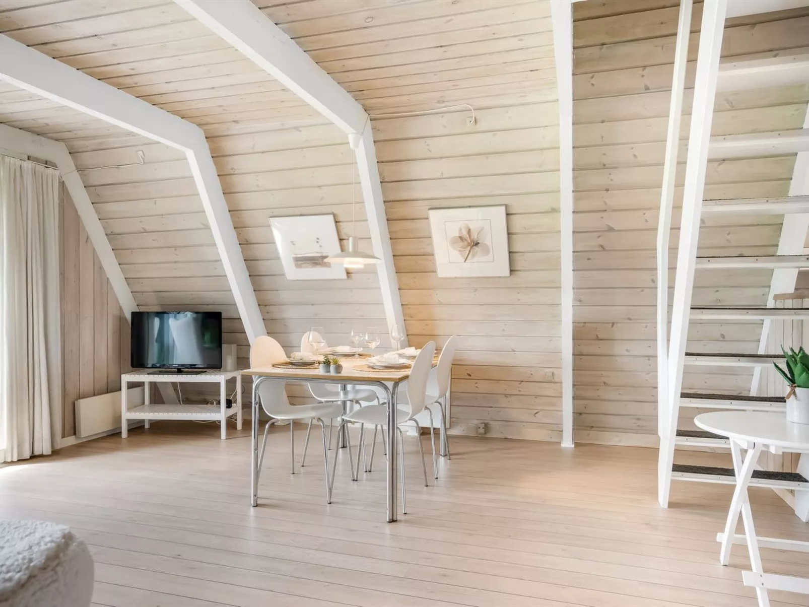 "Erly" - 18km to the fjord-Inside