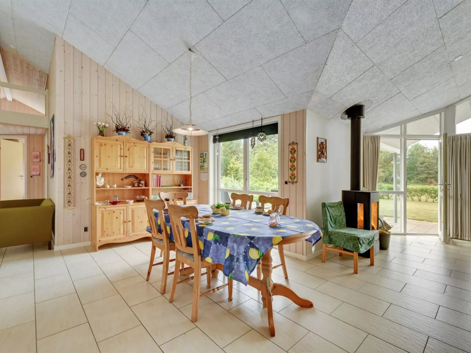 "Tjorven" - 250m to the fjord-Drinnen