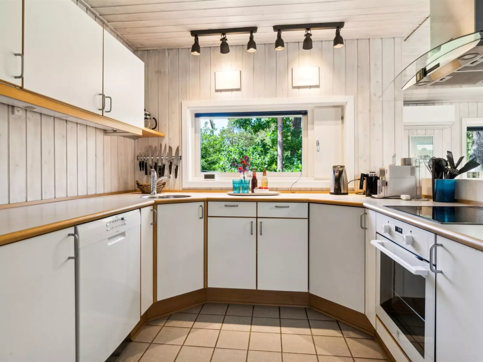 "Auvo" - 200m from the sea-Drinnen