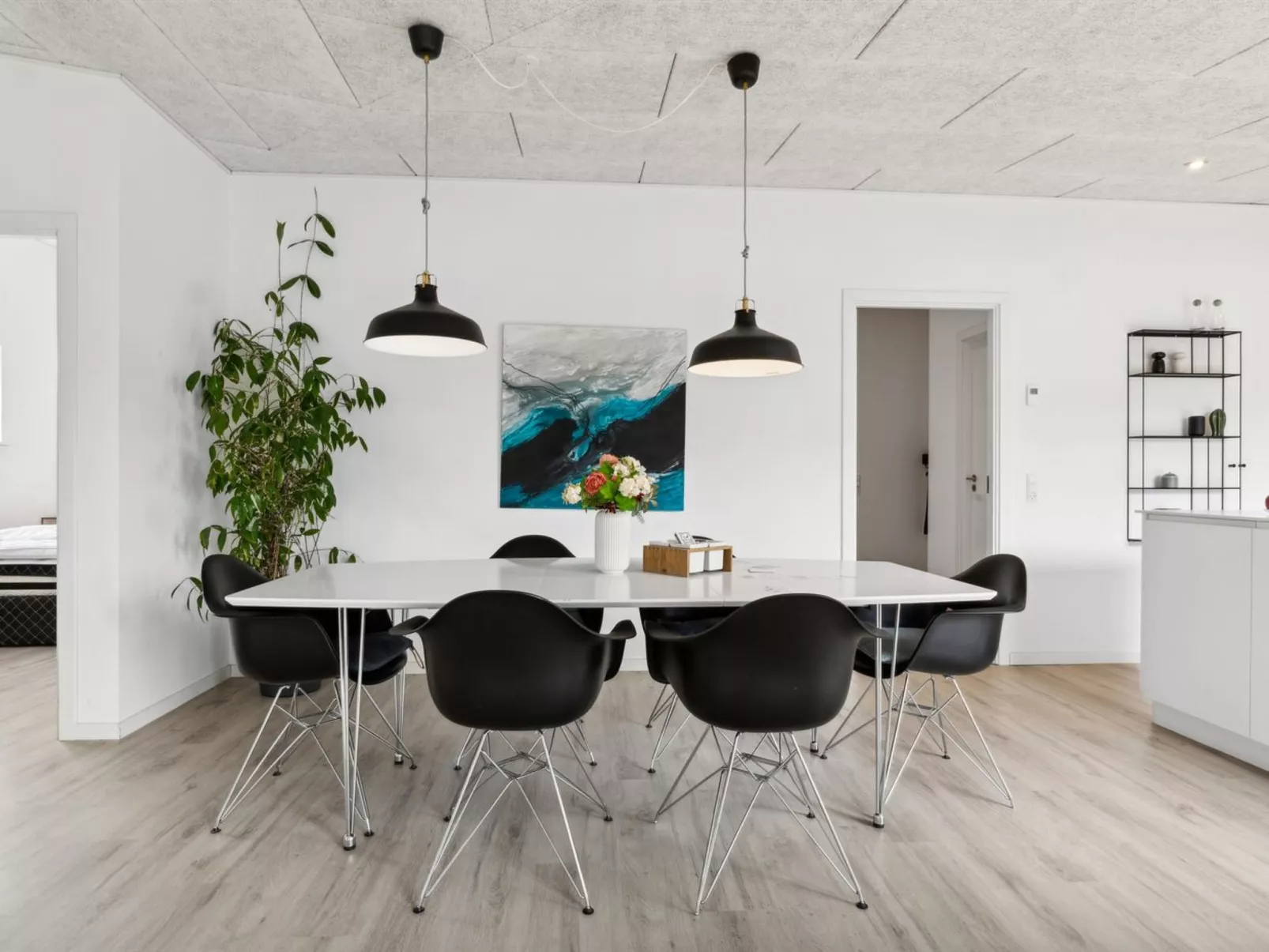 "Ingebrit" - 1.4km from the sea-Drinnen