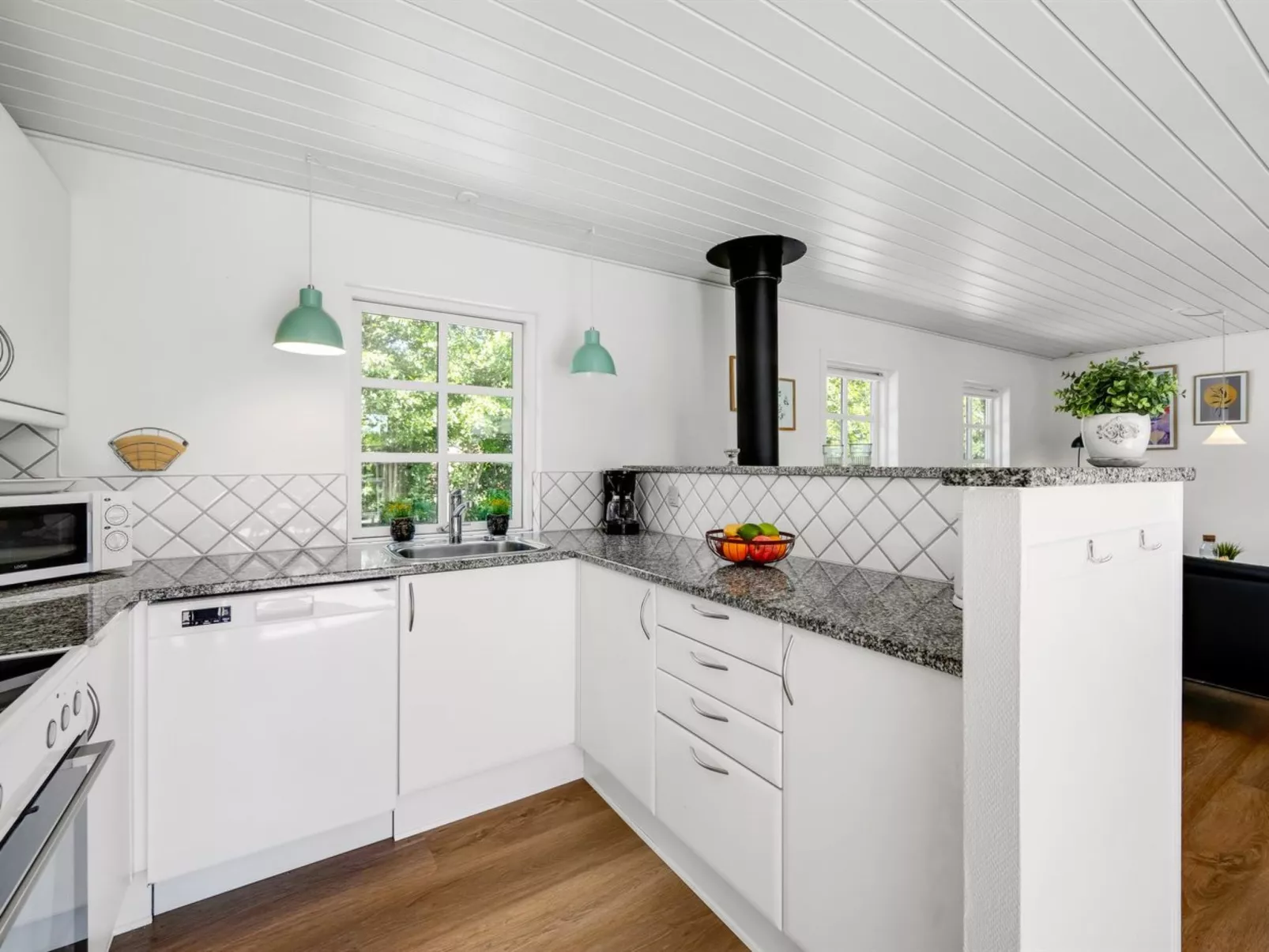 "Holga" - 400m from the sea-Inside