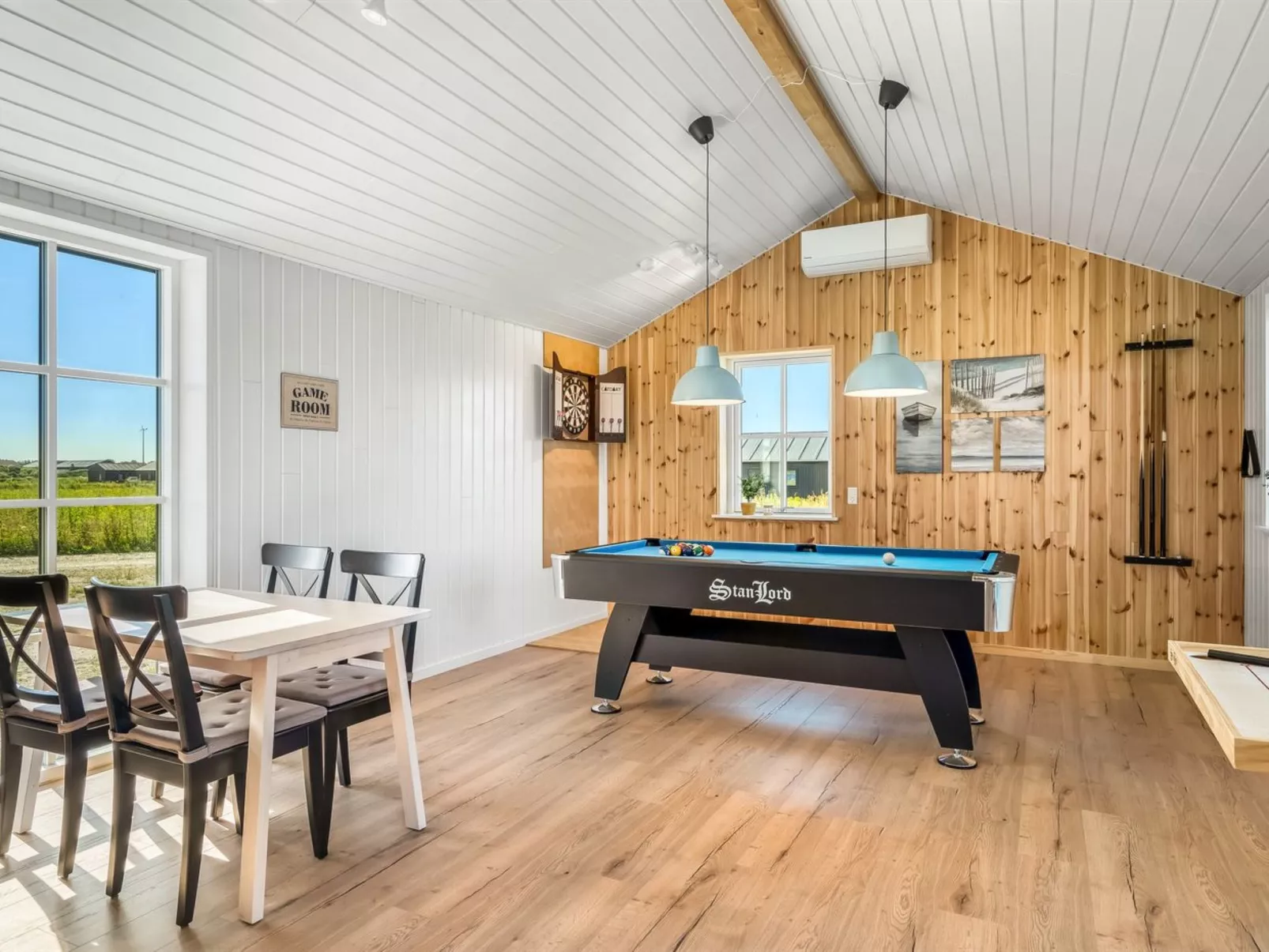 "Inola" - 1km from the sea-Inside