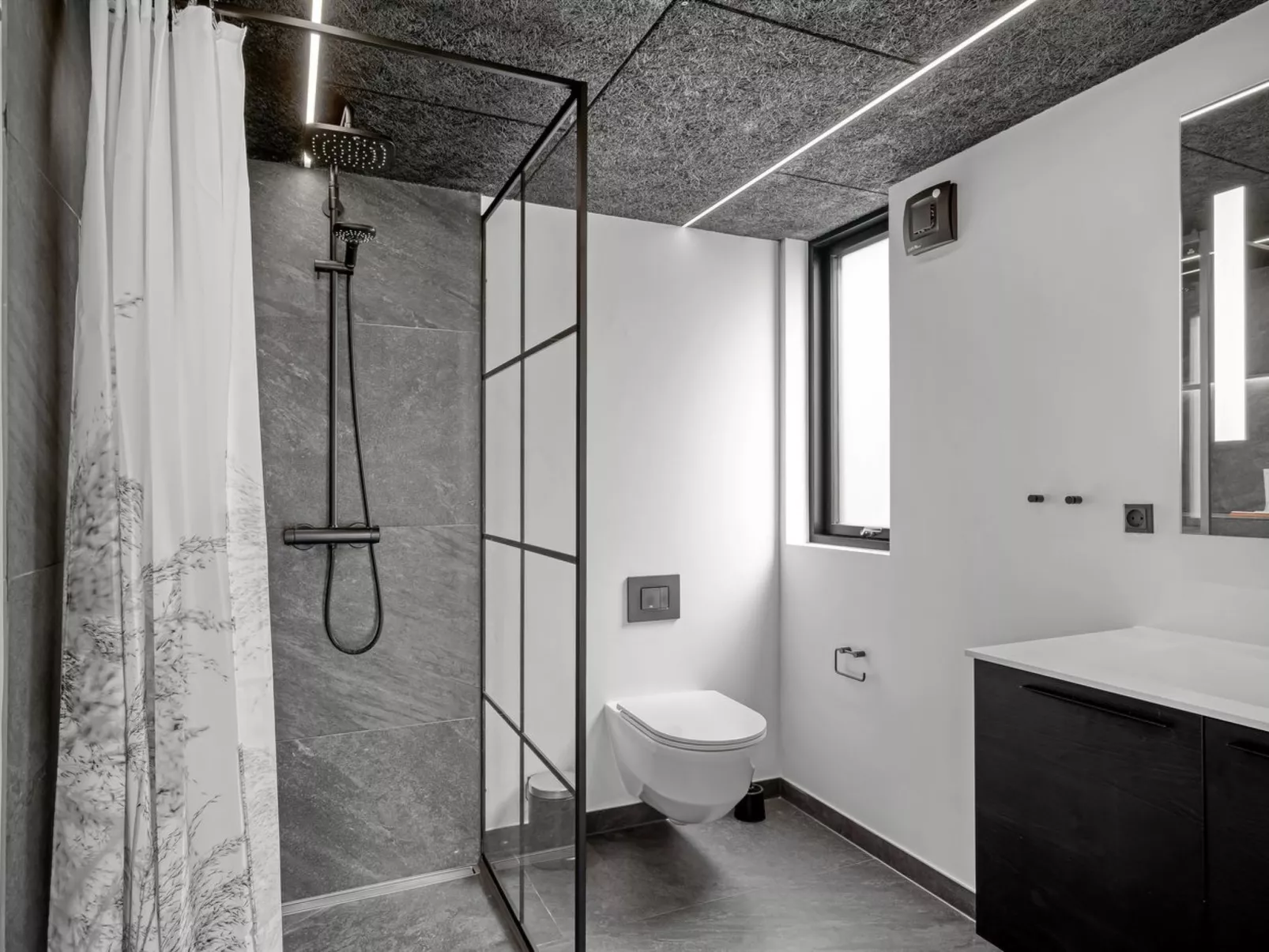 "Udder" - 1.5km from the sea-Inside