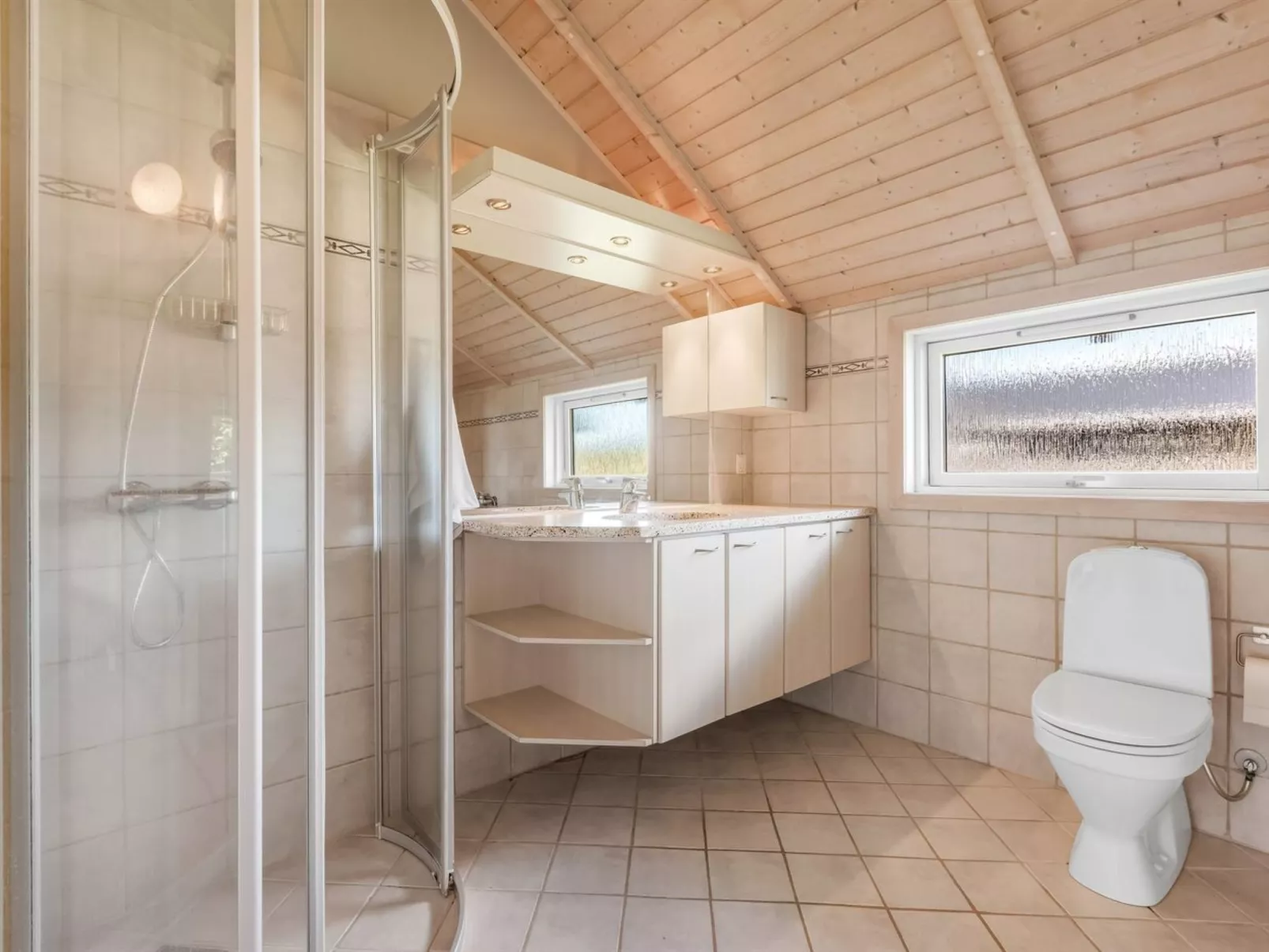 "Sylwia" - 250m to the fjord-Drinnen