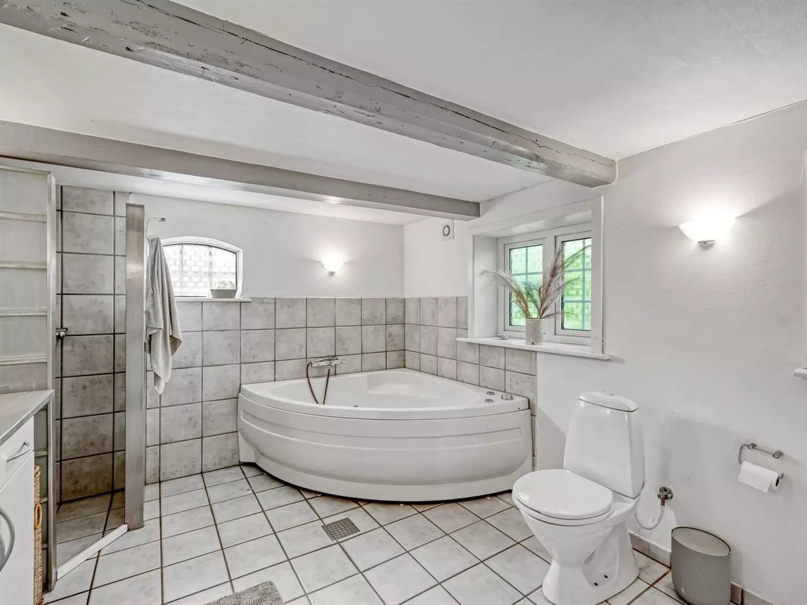 "Wiss" - 4.1km from the sea-Inside